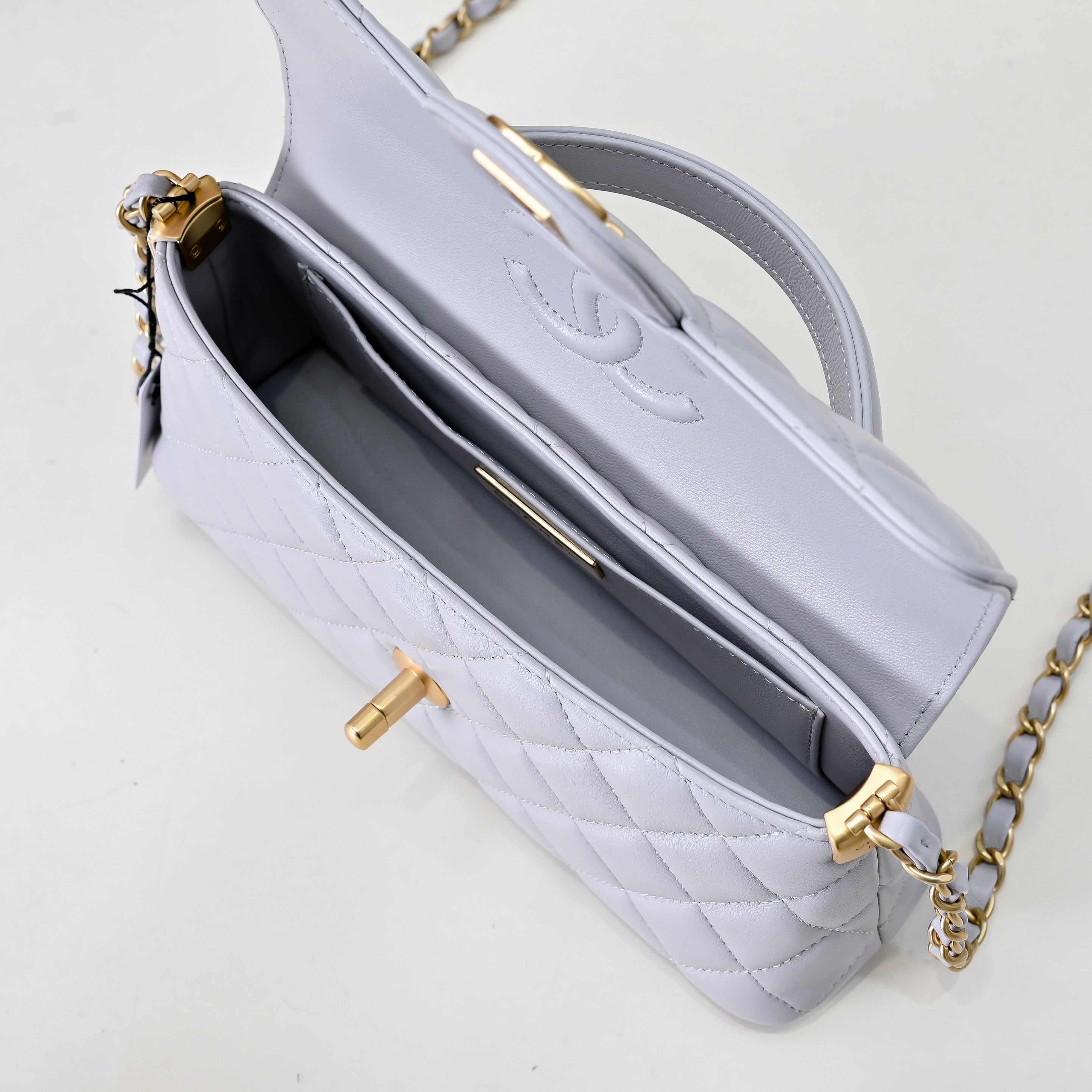 Chanel Basic Bag M-l