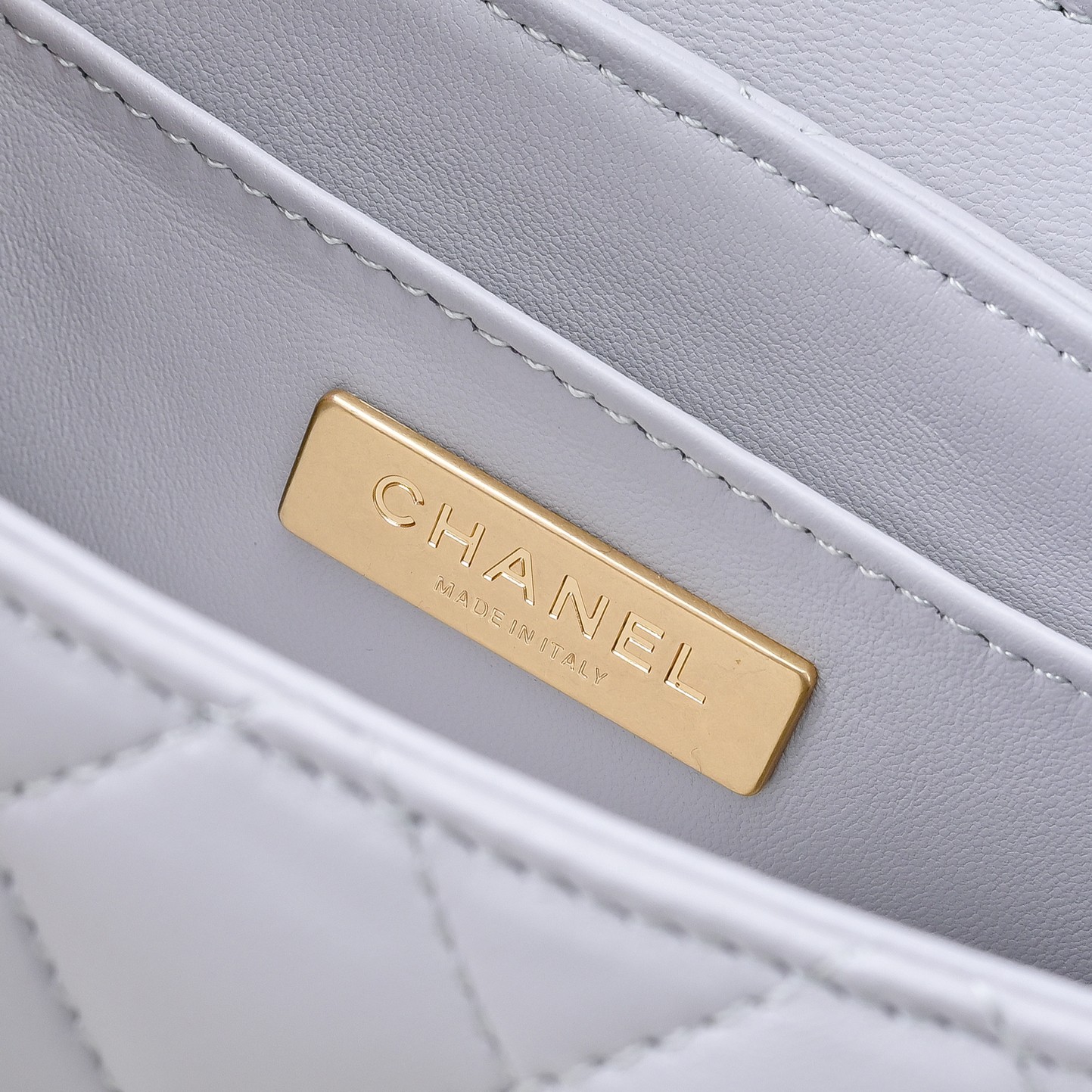 Chanel Basic Bag M-l