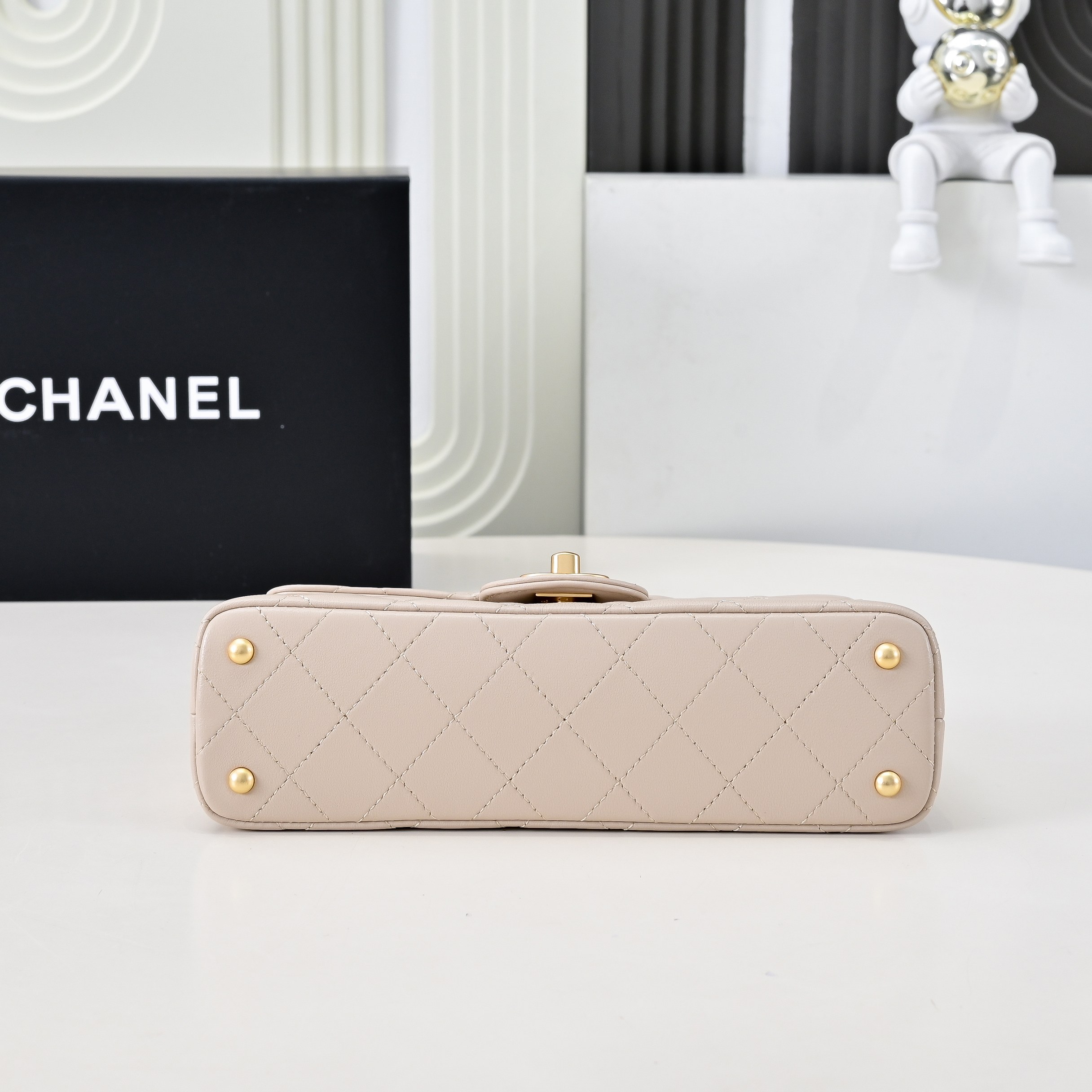 Chanel Basic Bag M-l