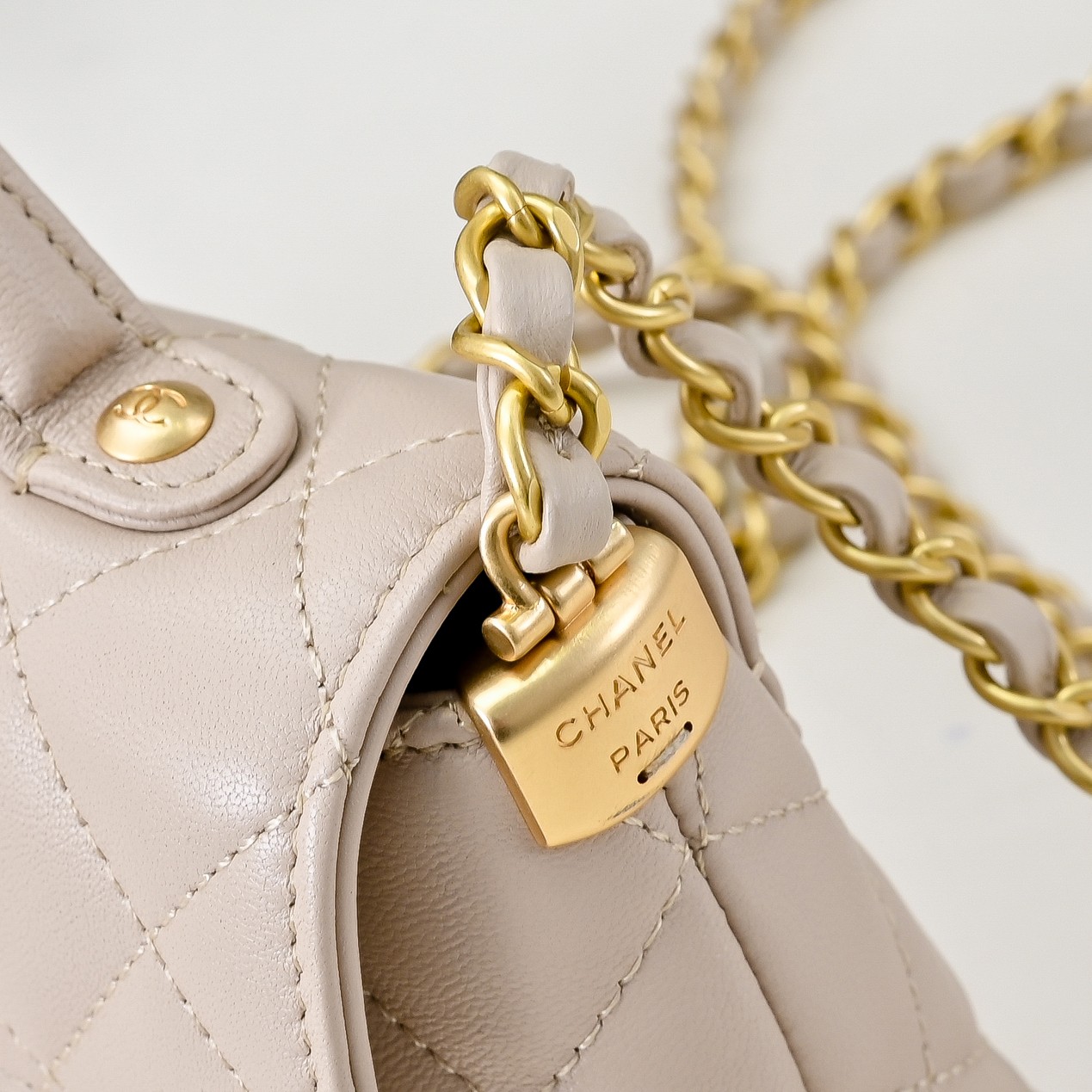 Chanel Basic Bag M-l