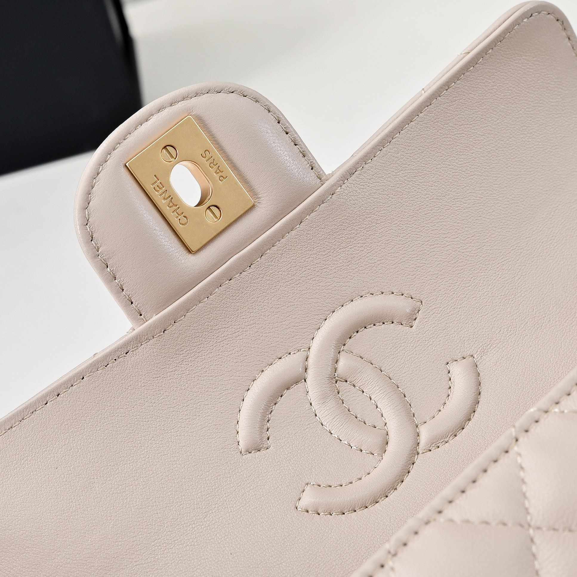 Chanel Basic Bag M-l