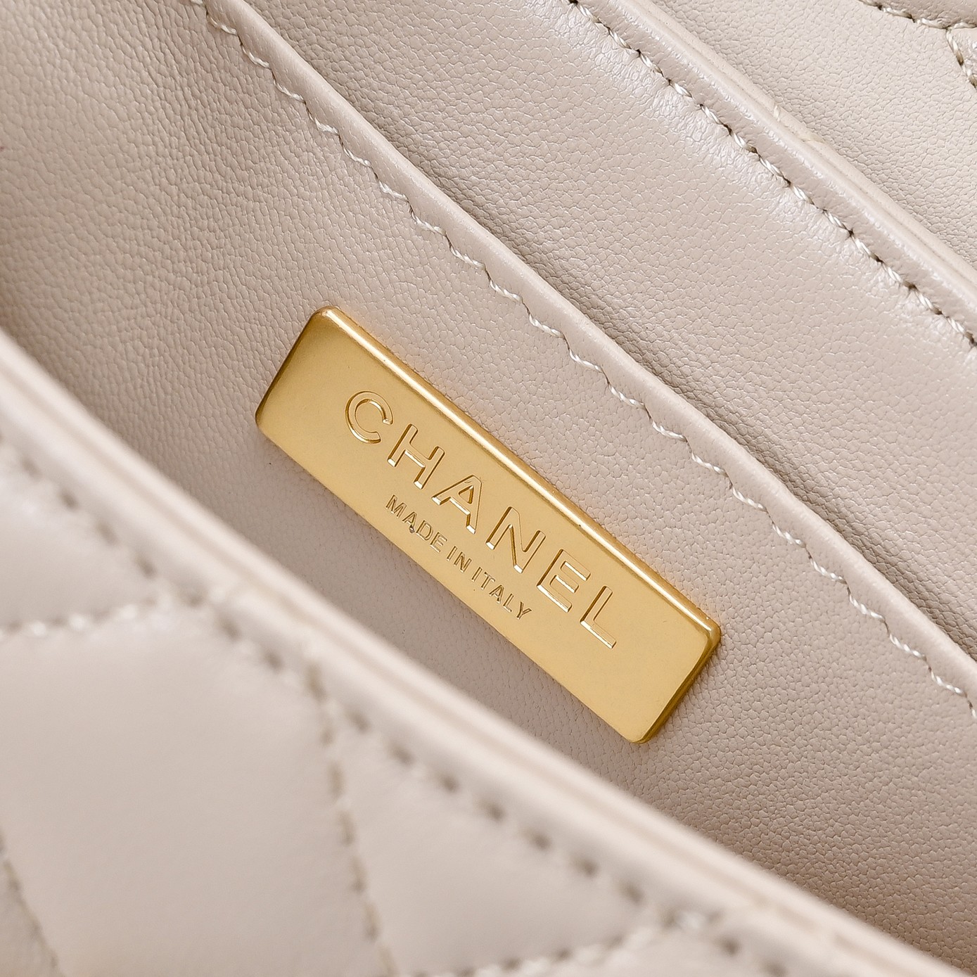 Chanel Basic Bag M-l