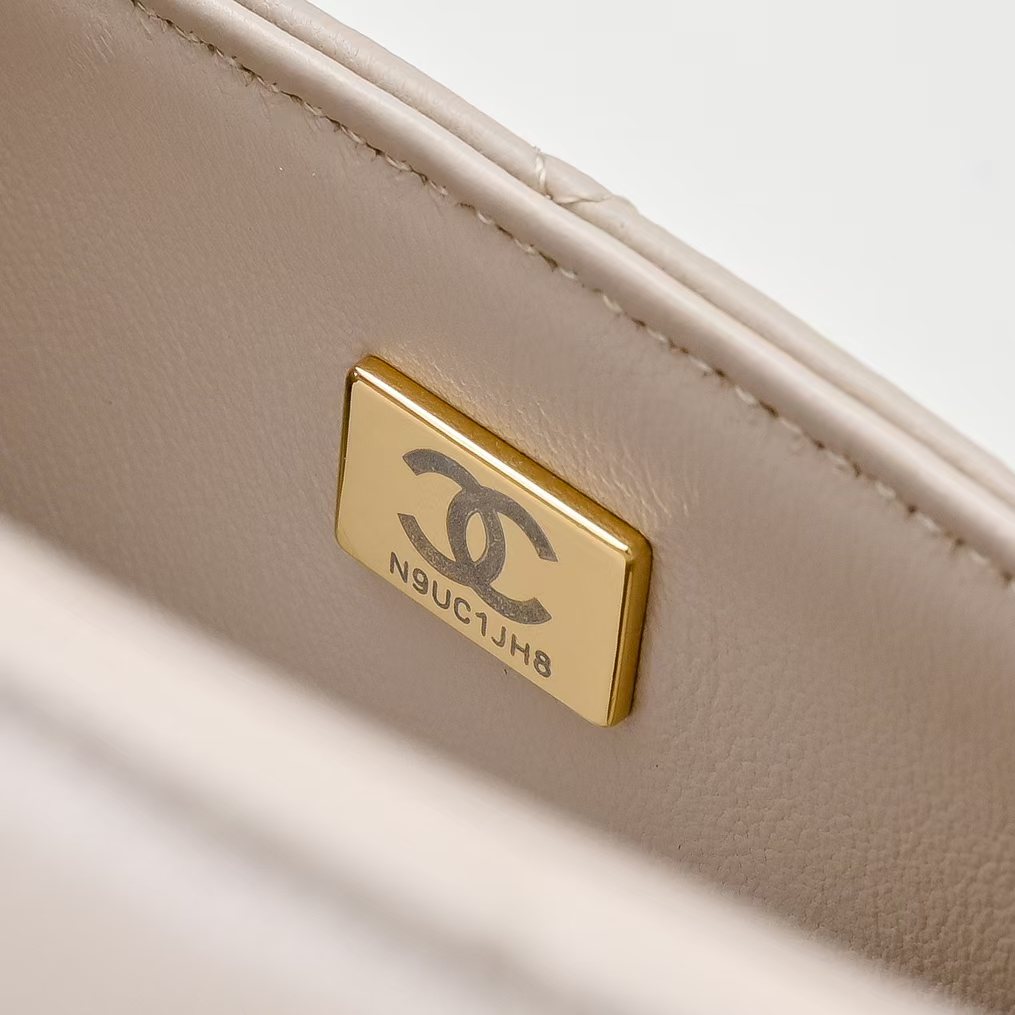 Chanel Basic Bag M-l