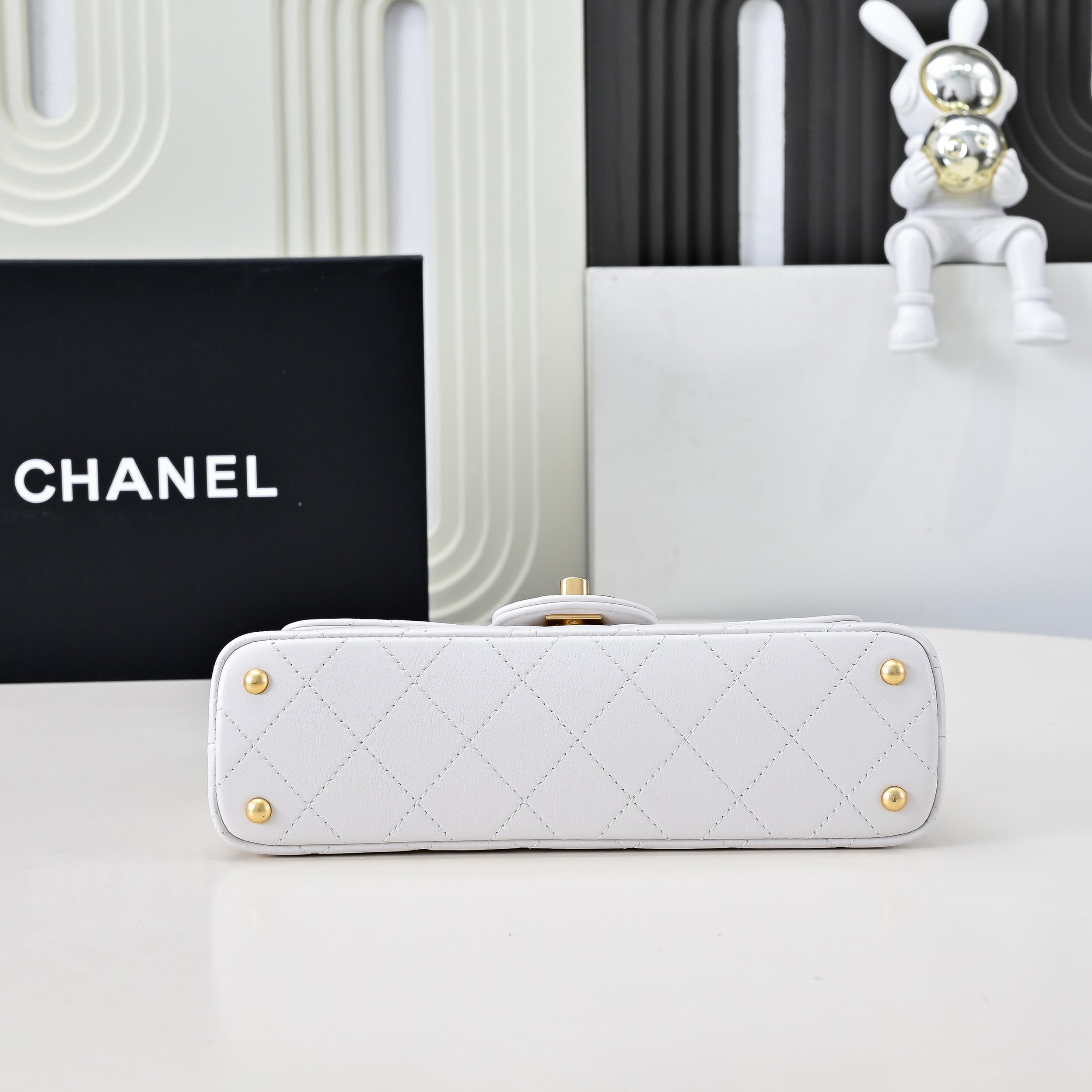 Chanel Basic Bag M-l