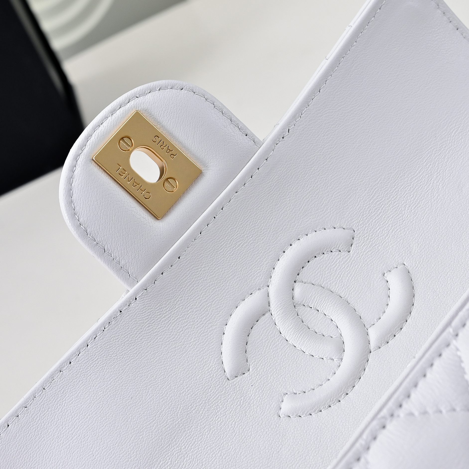 Chanel Basic Bag M-l