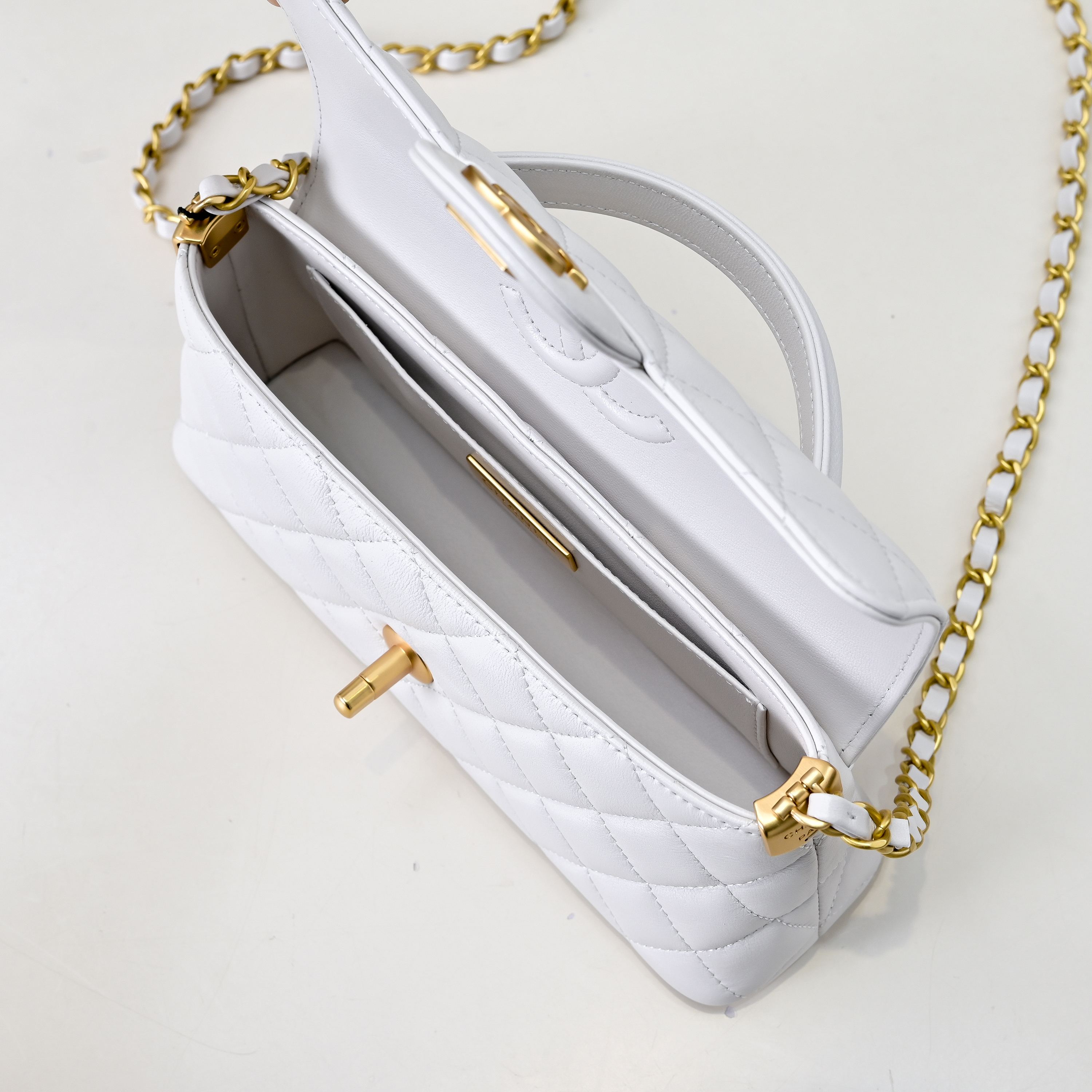 Chanel Basic Bag M-l