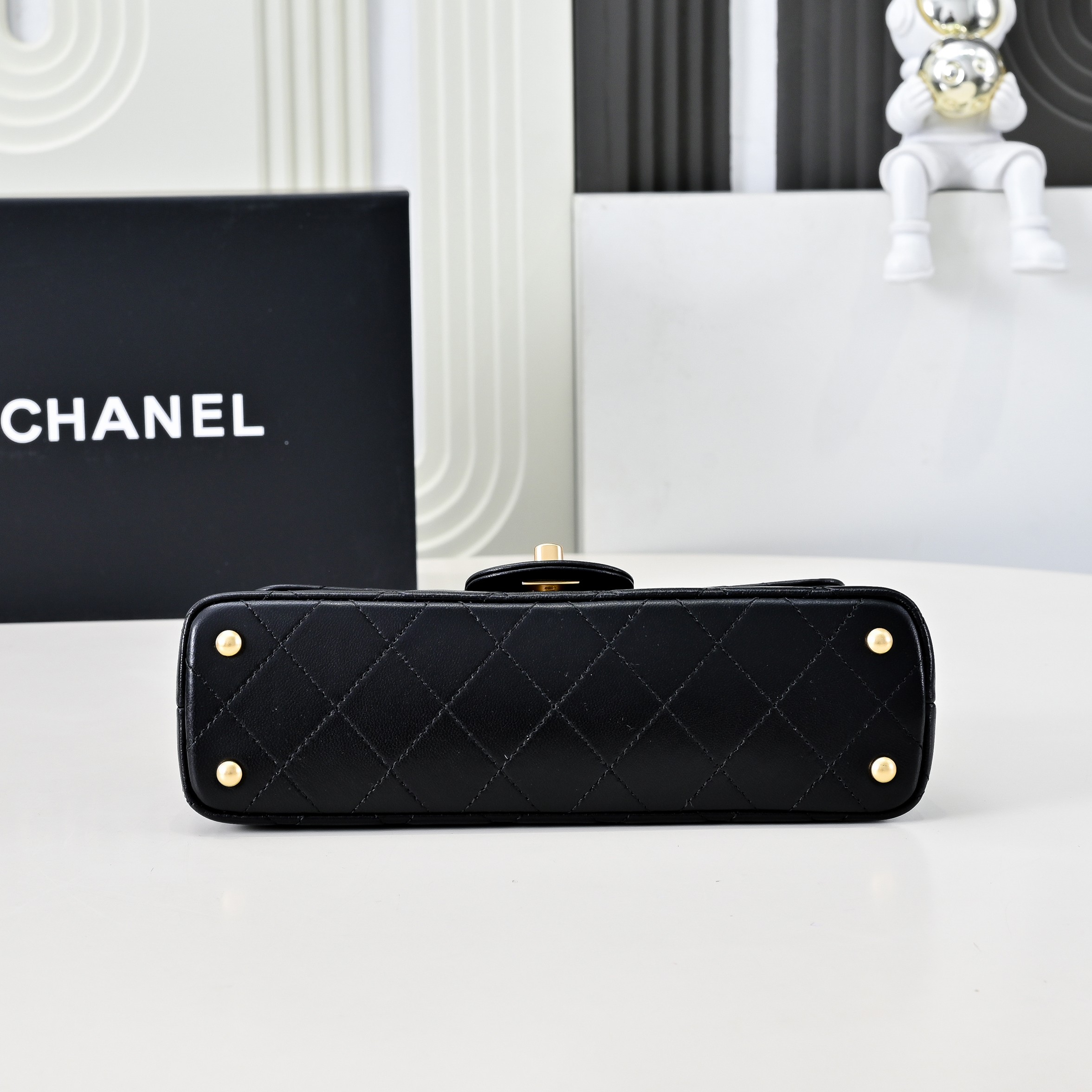 Chanel Basic Bag M-l