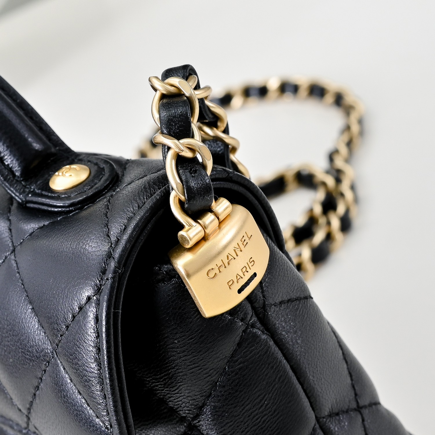 Chanel Basic Bag M-l