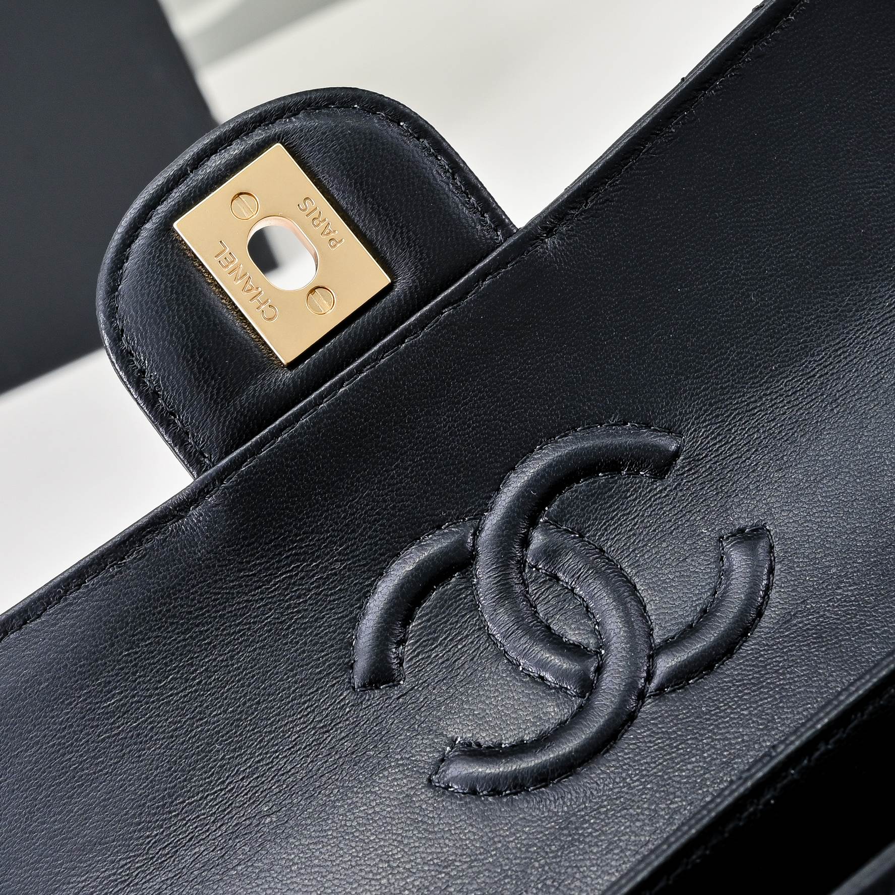 Chanel Basic Bag M-l