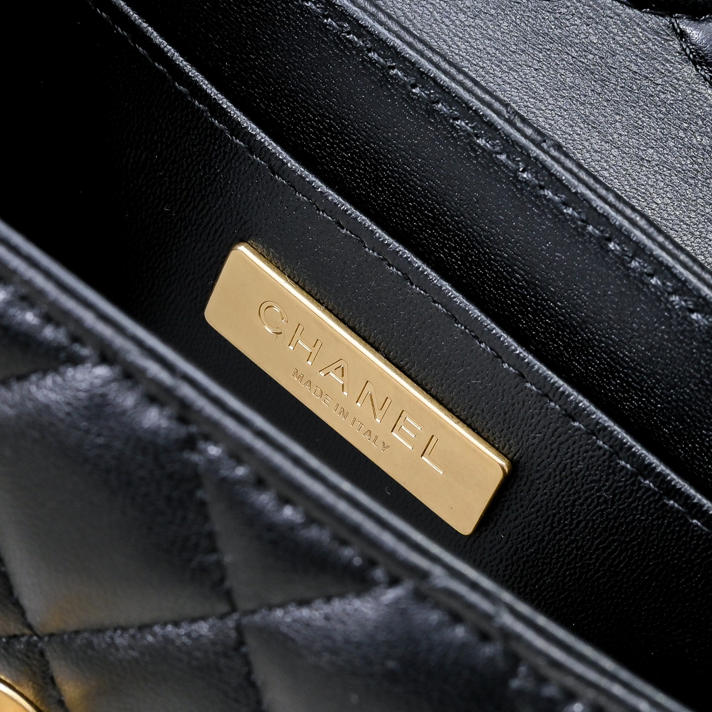 Chanel Basic Bag M-l