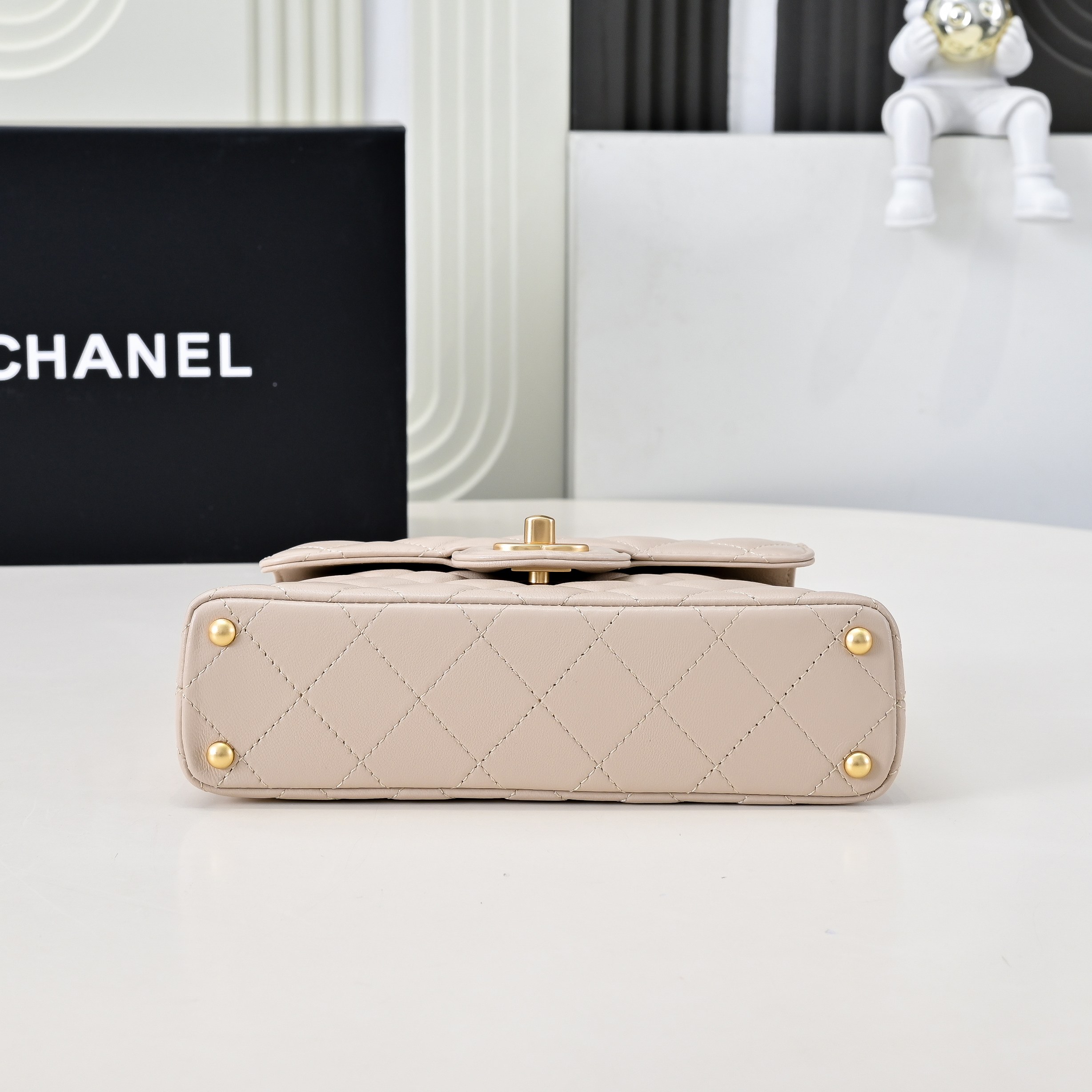 Chanel Basic Bag M-l