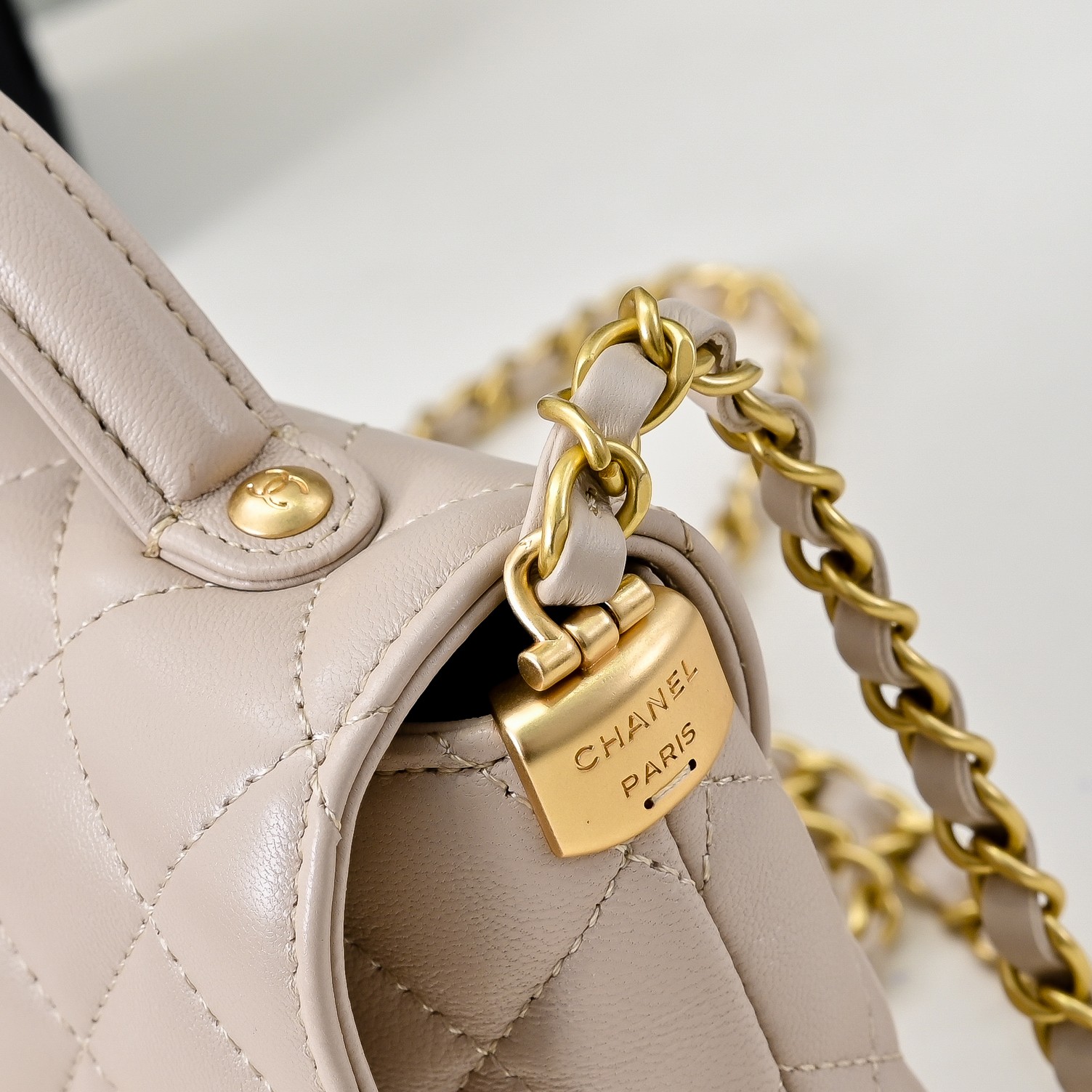 Chanel Basic Bag M-l