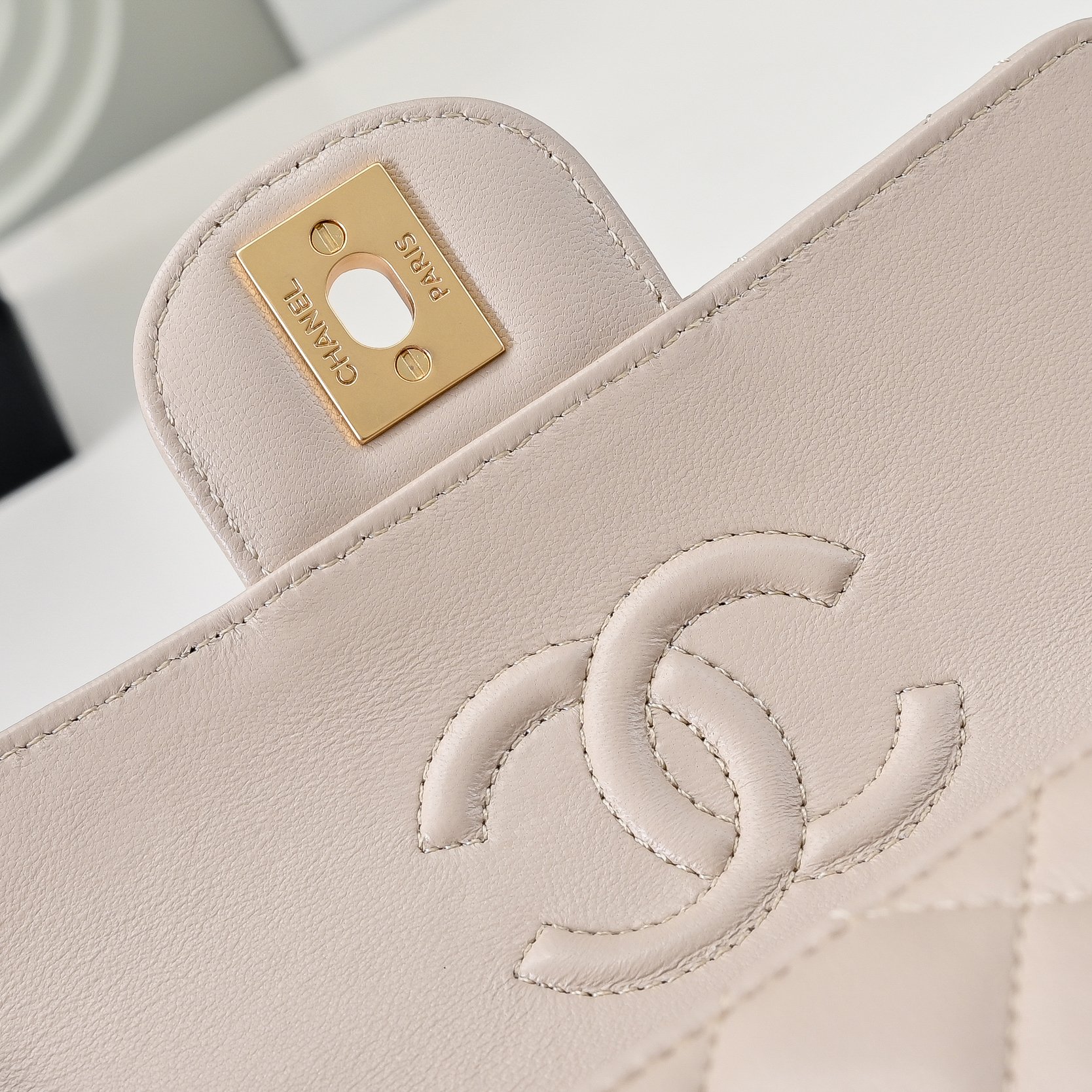 Chanel Basic Bag M-l