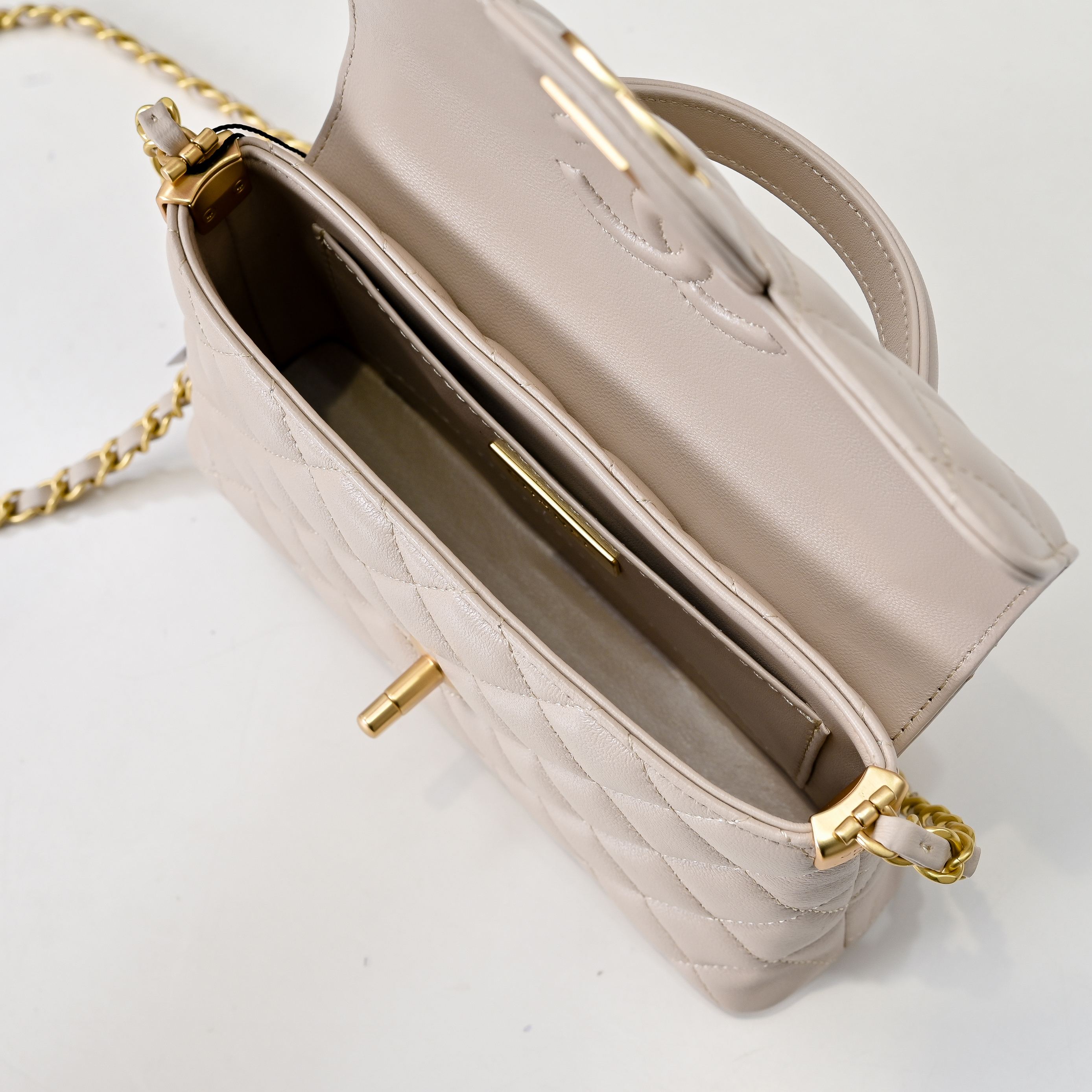 Chanel Basic Bag M-l