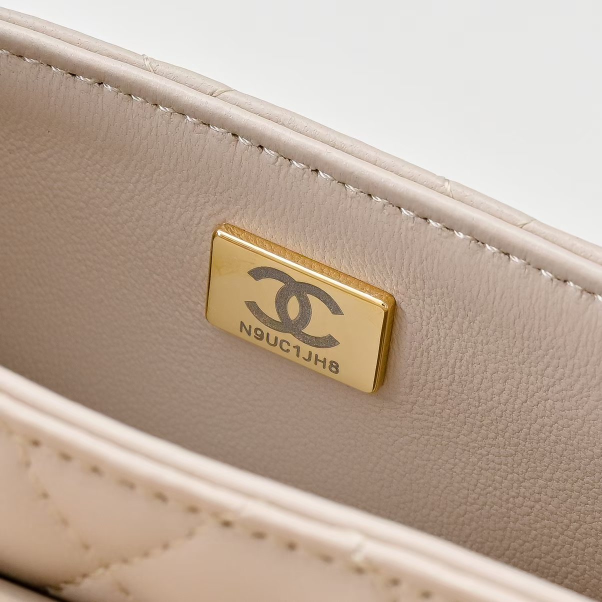 Chanel Basic Bag M-l