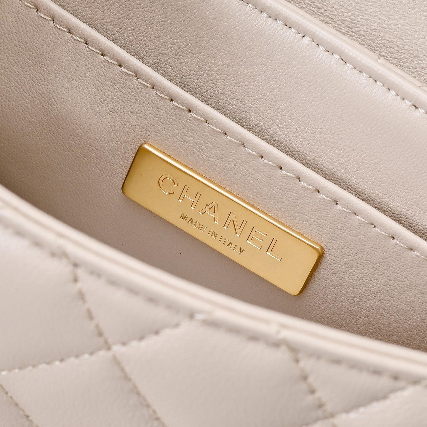 Chanel Basic Bag M-l