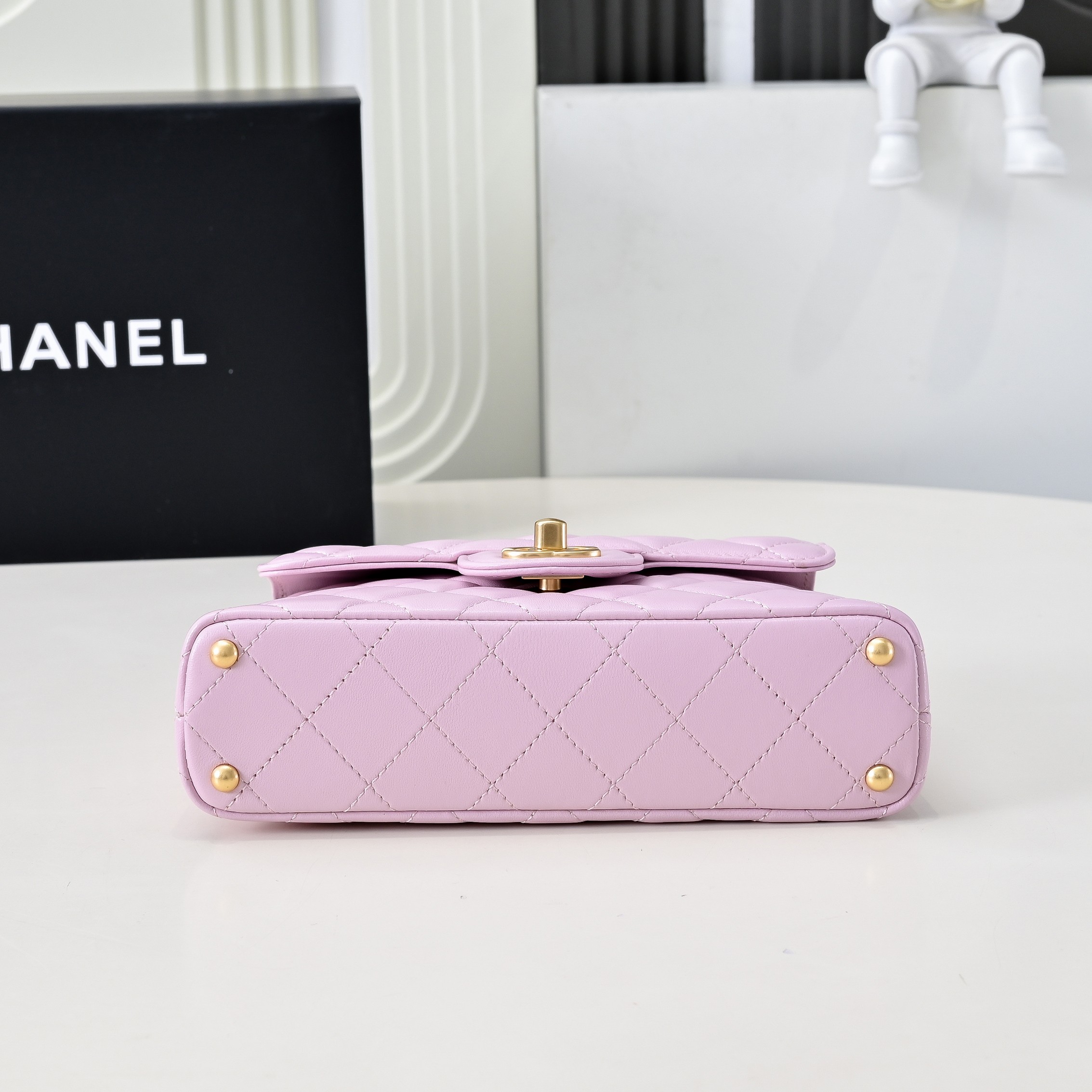 Chanel Basic Bag M-l