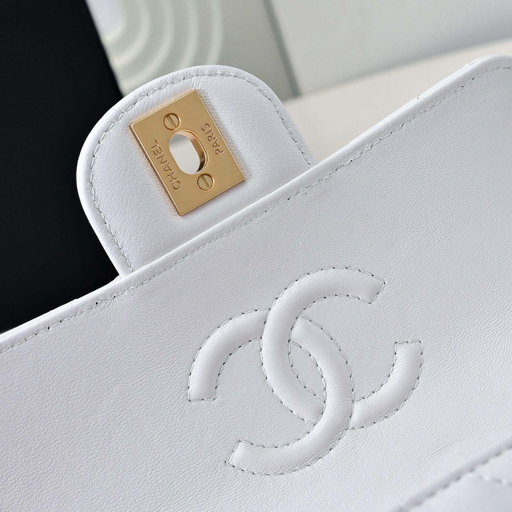 Chanel Basic Bag M-l