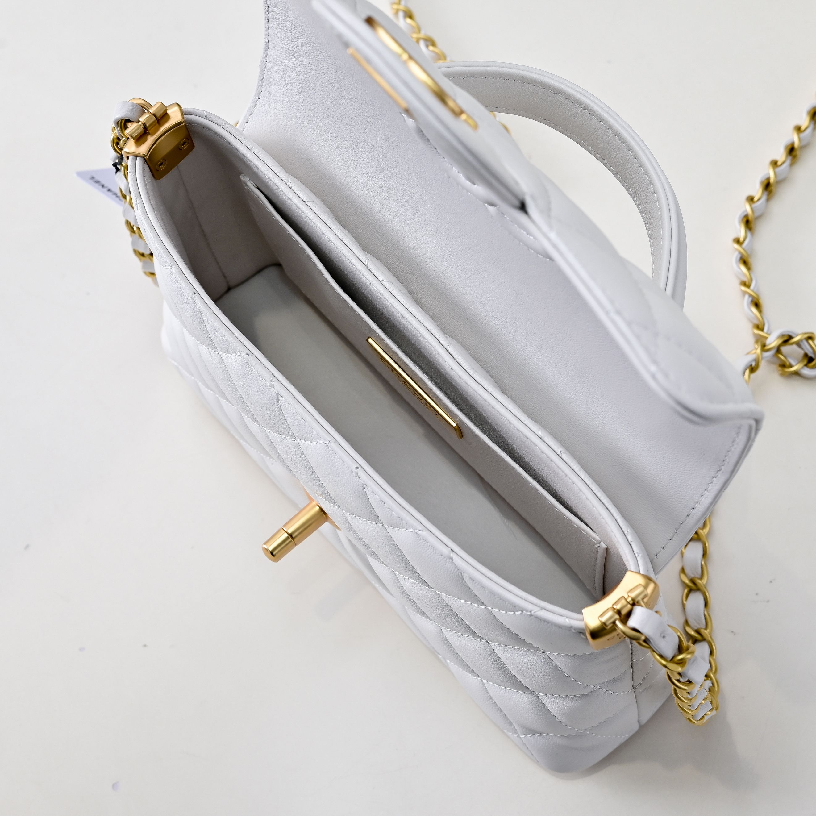 Chanel Basic Bag M-l