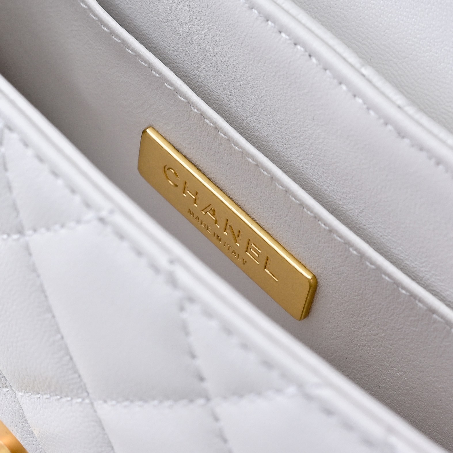 Chanel Basic Bag M-l