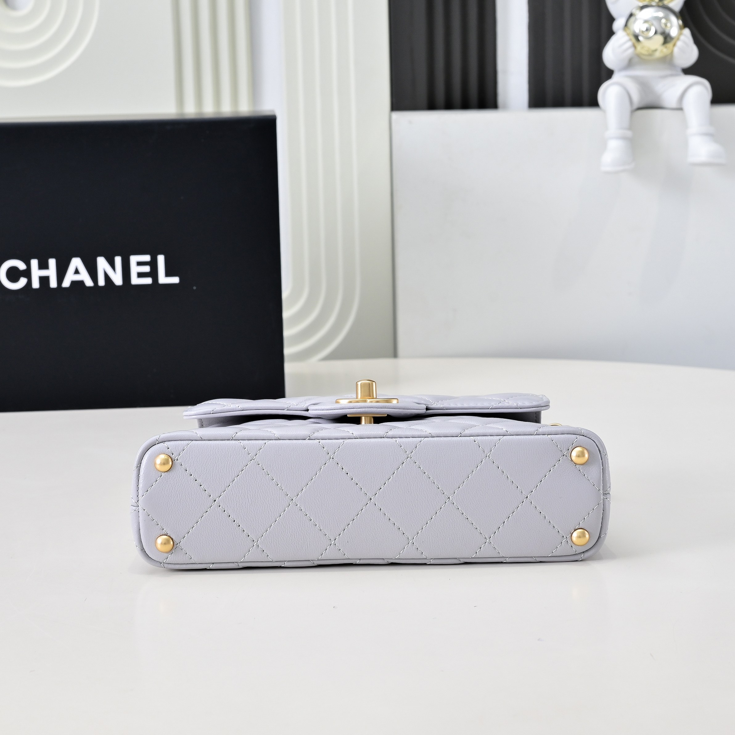 Chanel Basic Bag M-l