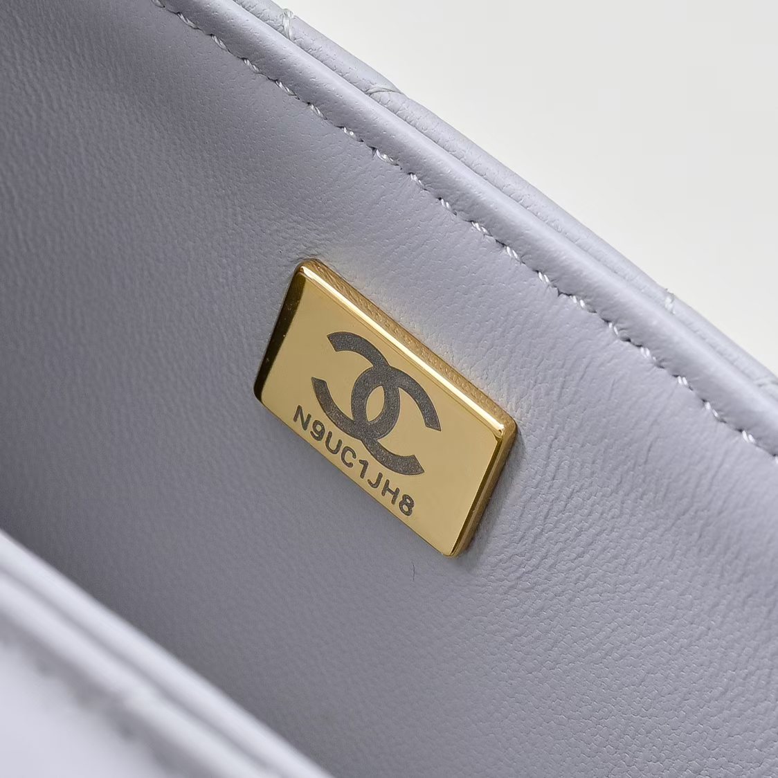 Chanel Basic Bag M-l