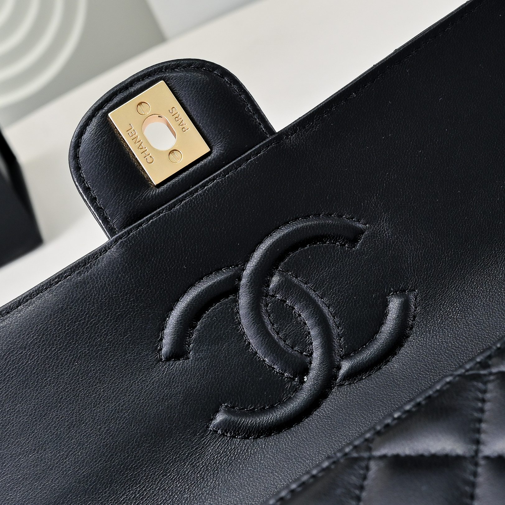 Chanel Basic Bag M-l