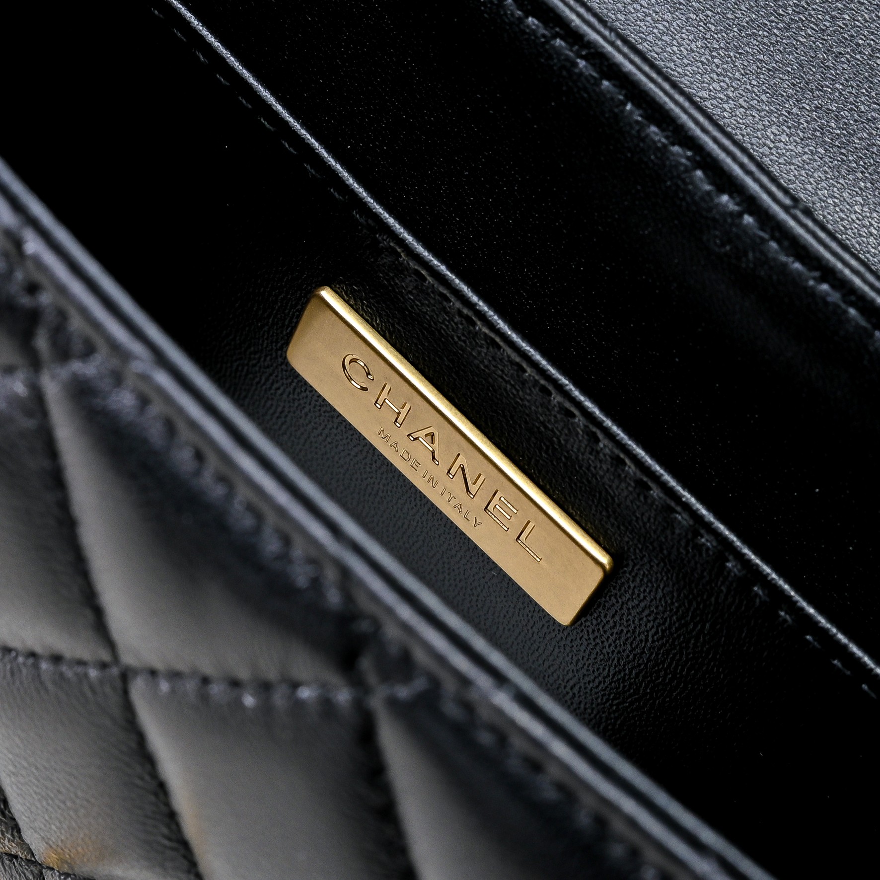 Chanel Basic Bag M-l