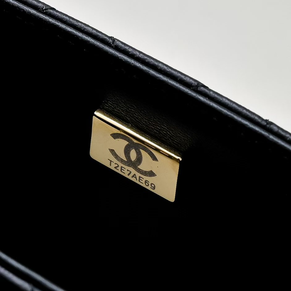 Chanel Basic Bag M-l