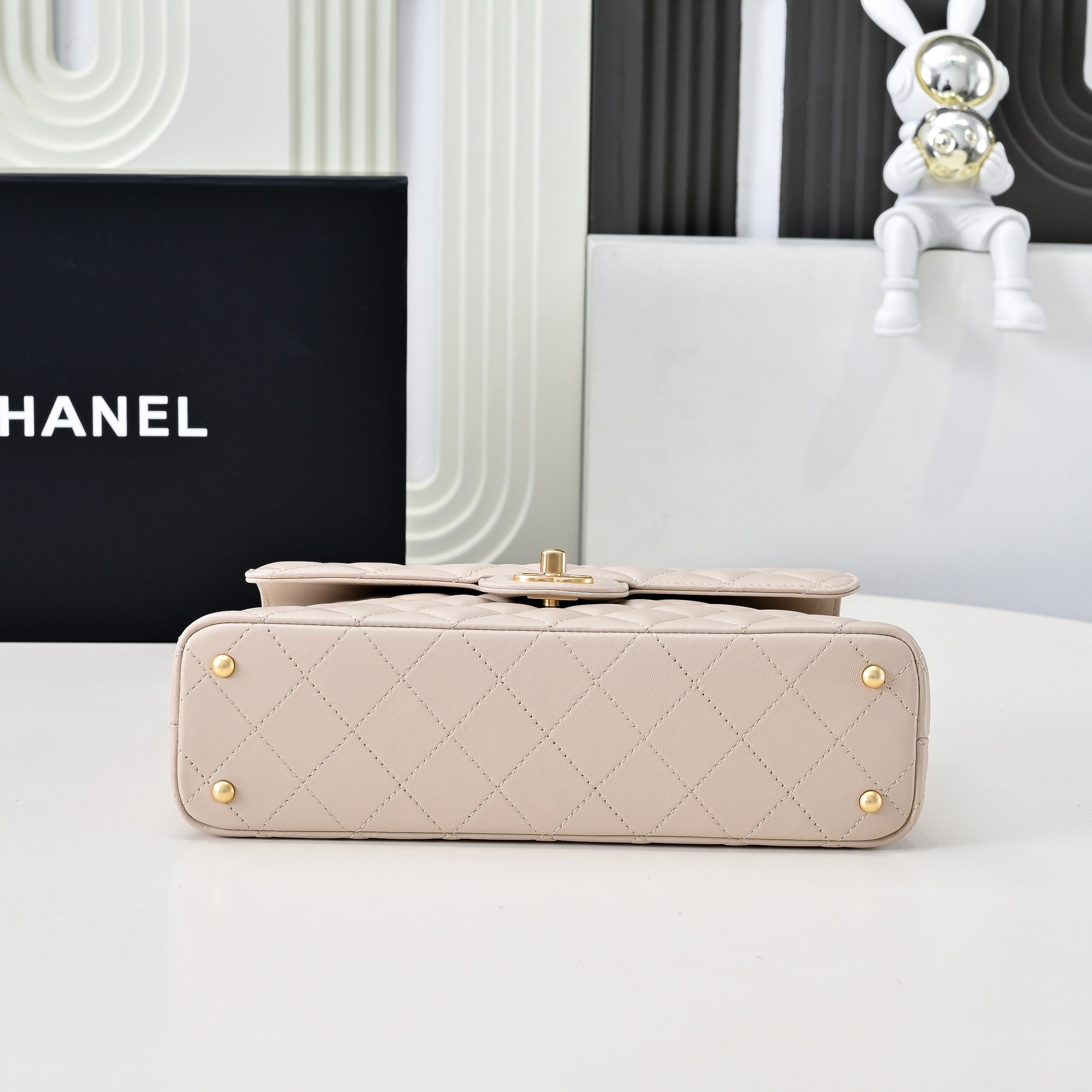 Chanel Basic Bag M-l