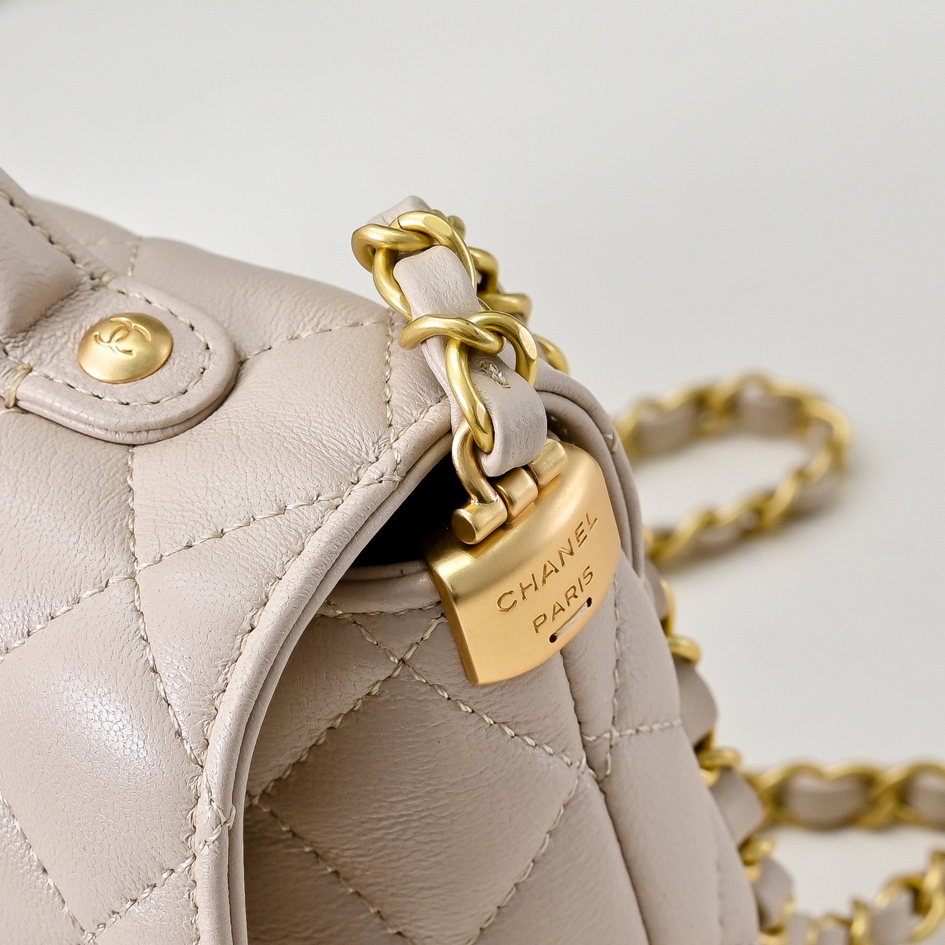 Chanel Basic Bag M-l