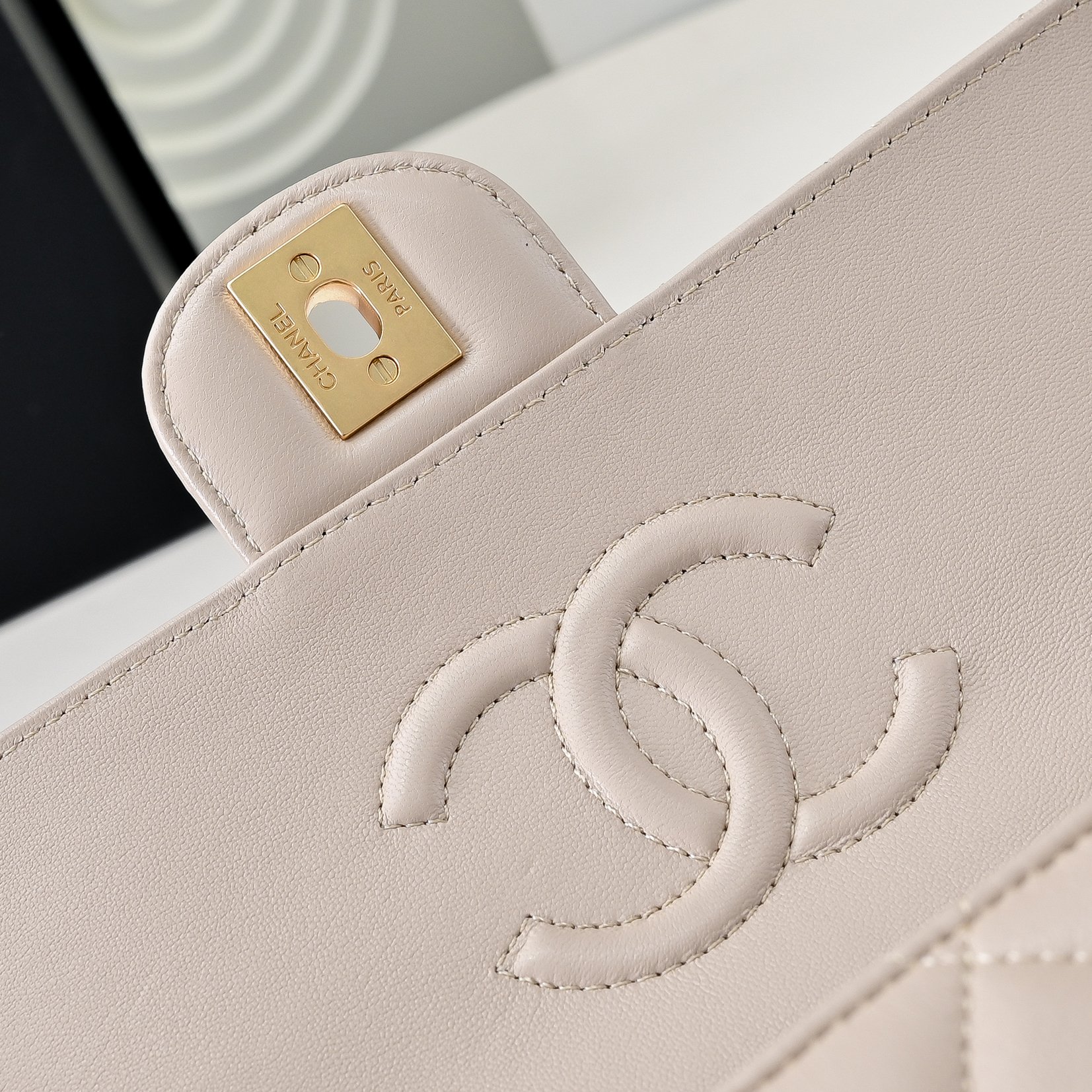 Chanel Basic Bag M-l