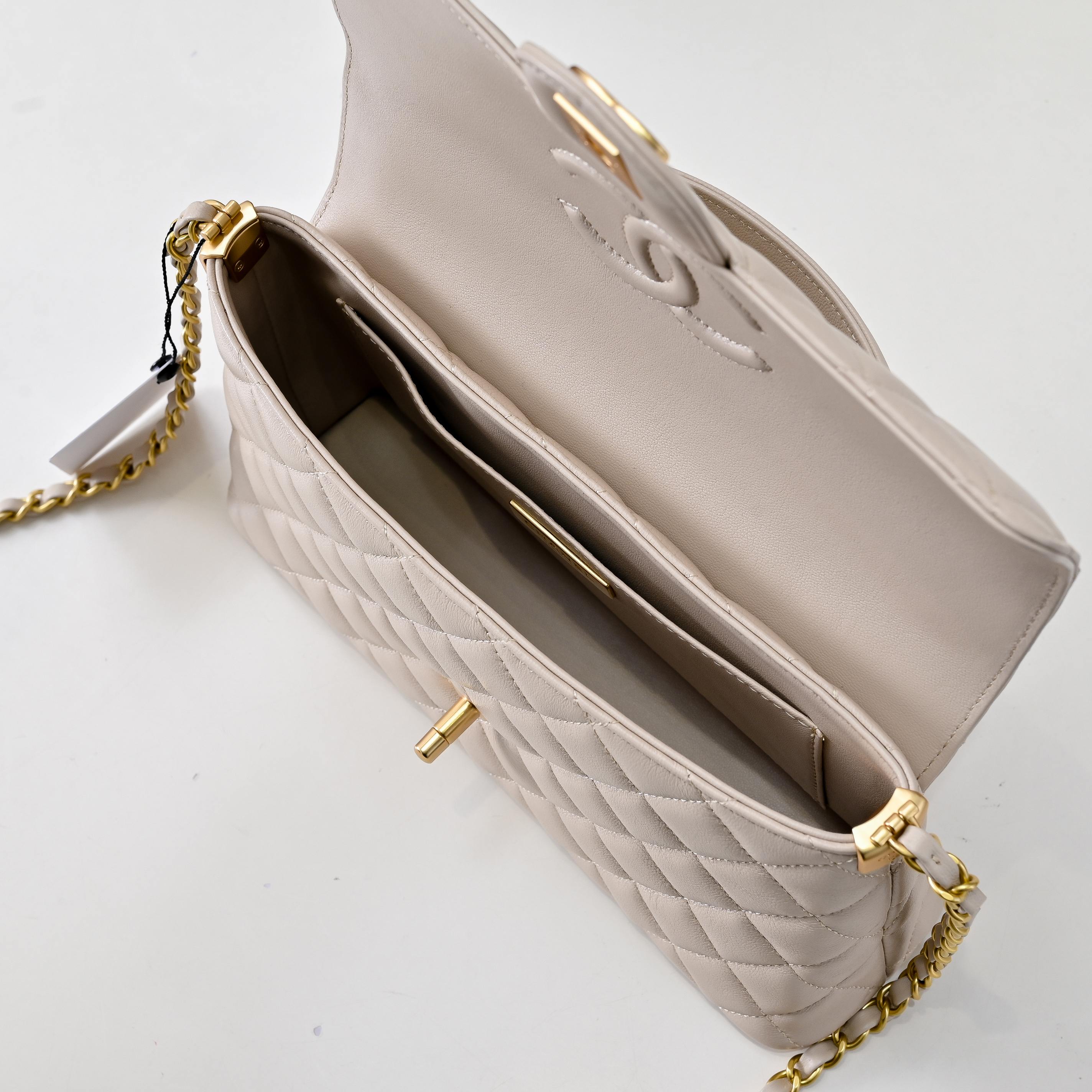 Chanel Basic Bag M-l