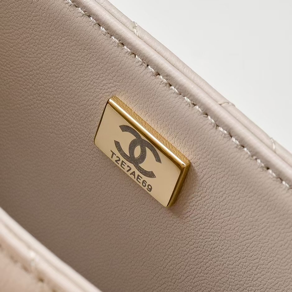 Chanel Basic Bag M-l