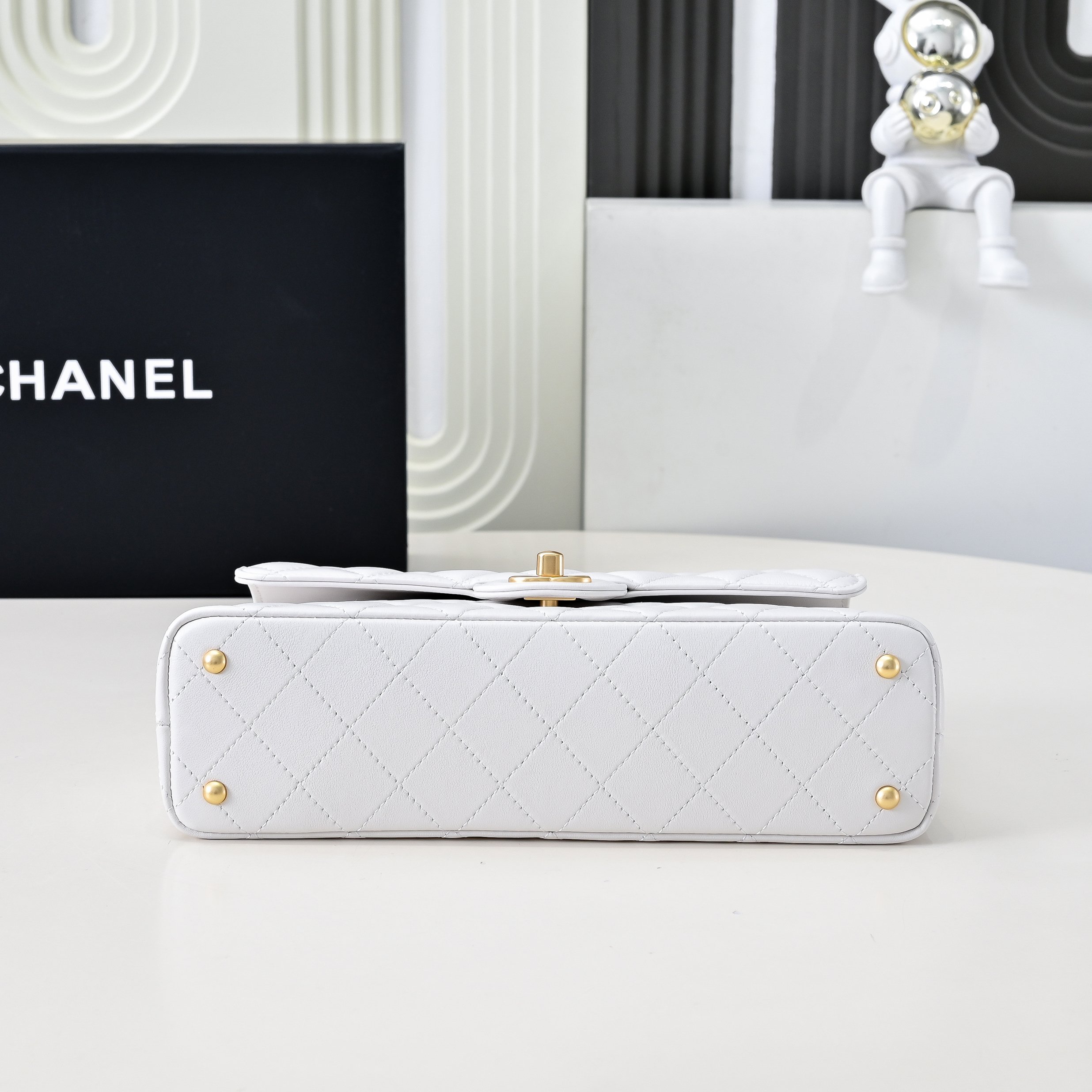 Chanel Basic Bag M-l