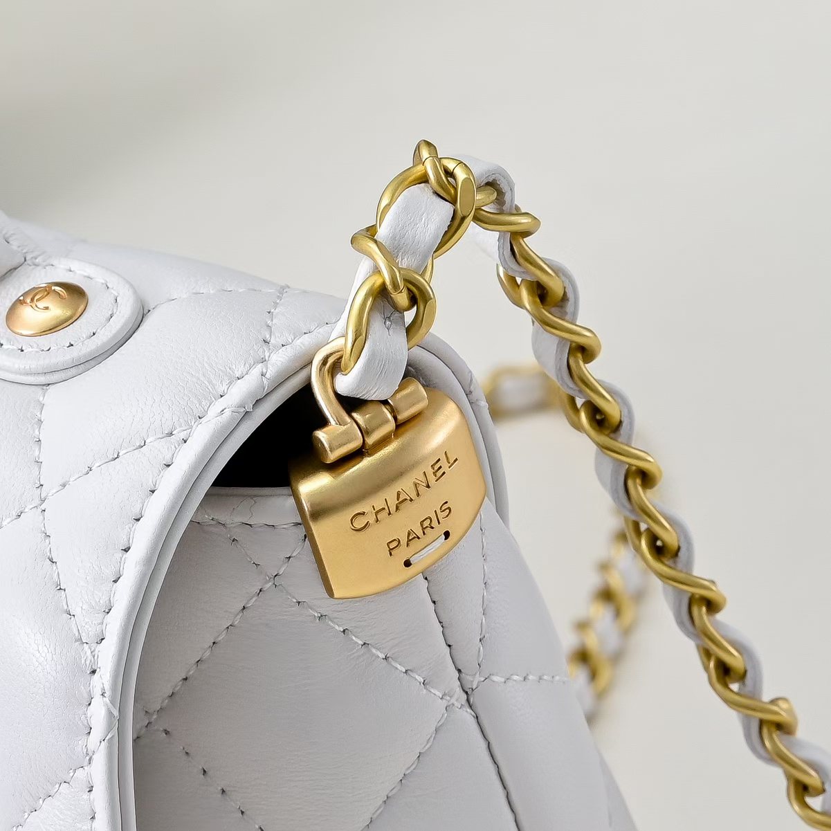 Chanel Basic Bag M-l