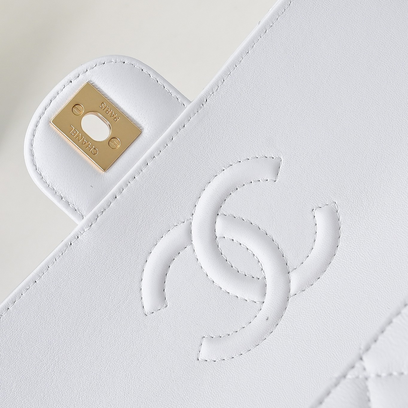 Chanel Basic Bag M-l