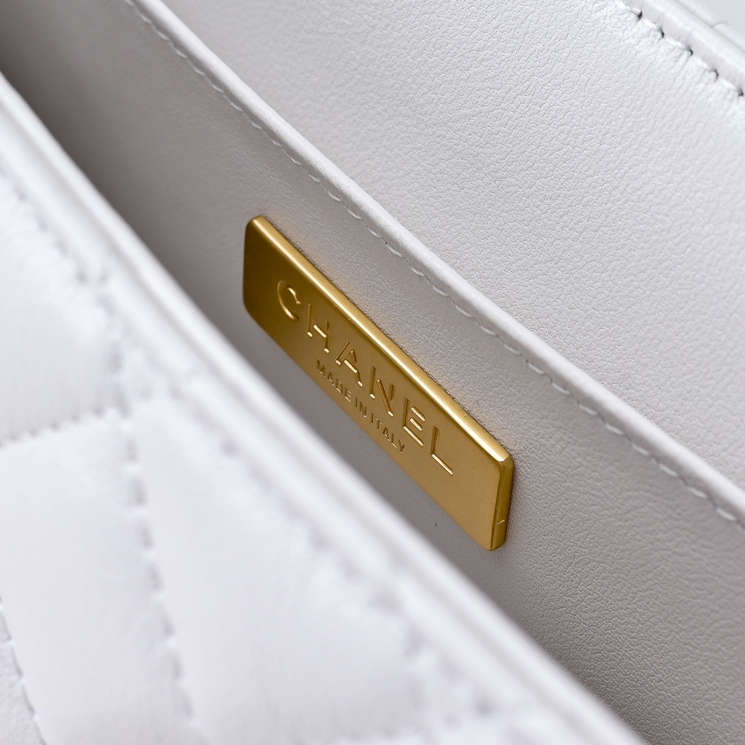 Chanel Basic Bag M-l