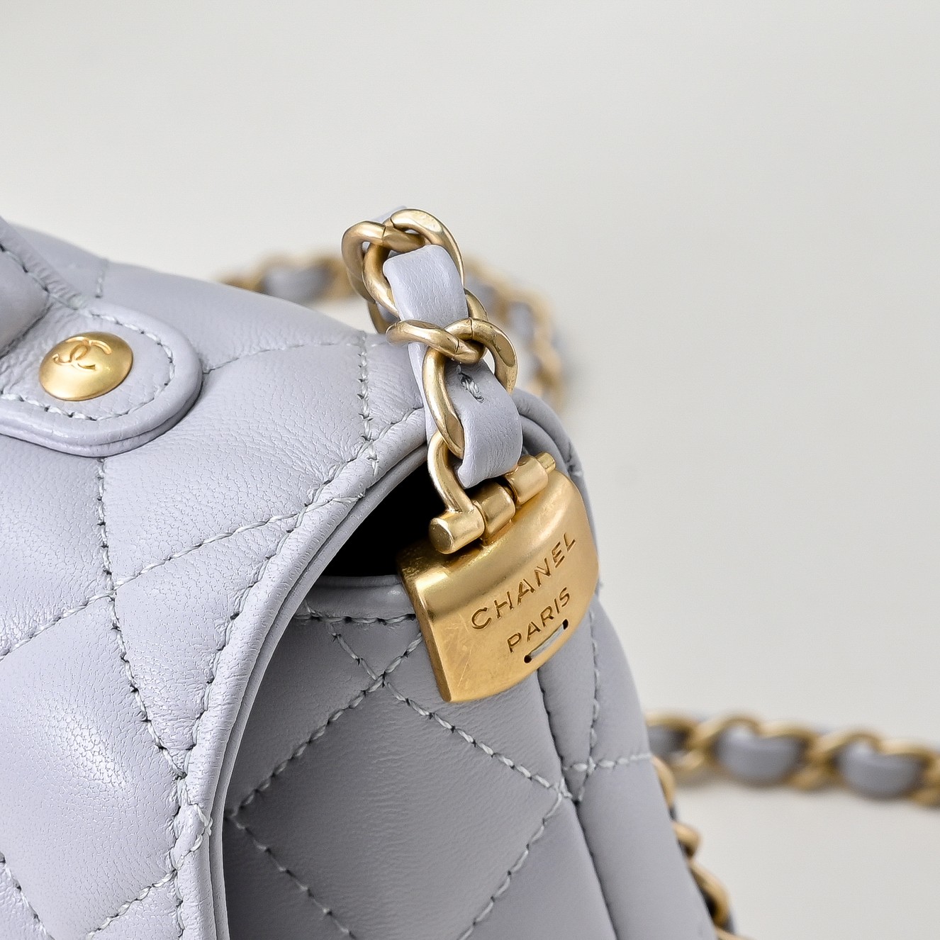 Chanel Basic Bag M-l