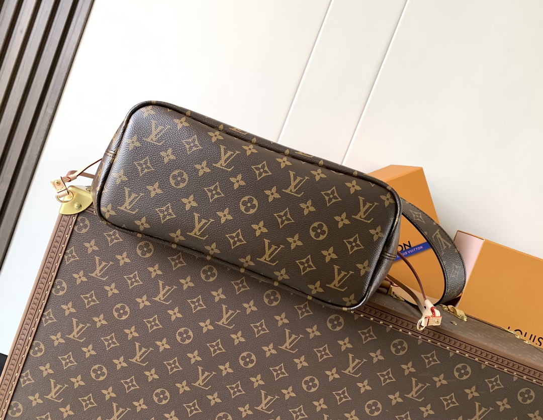 Louis Vuitton Basic Bag Cow Leather M-l-s