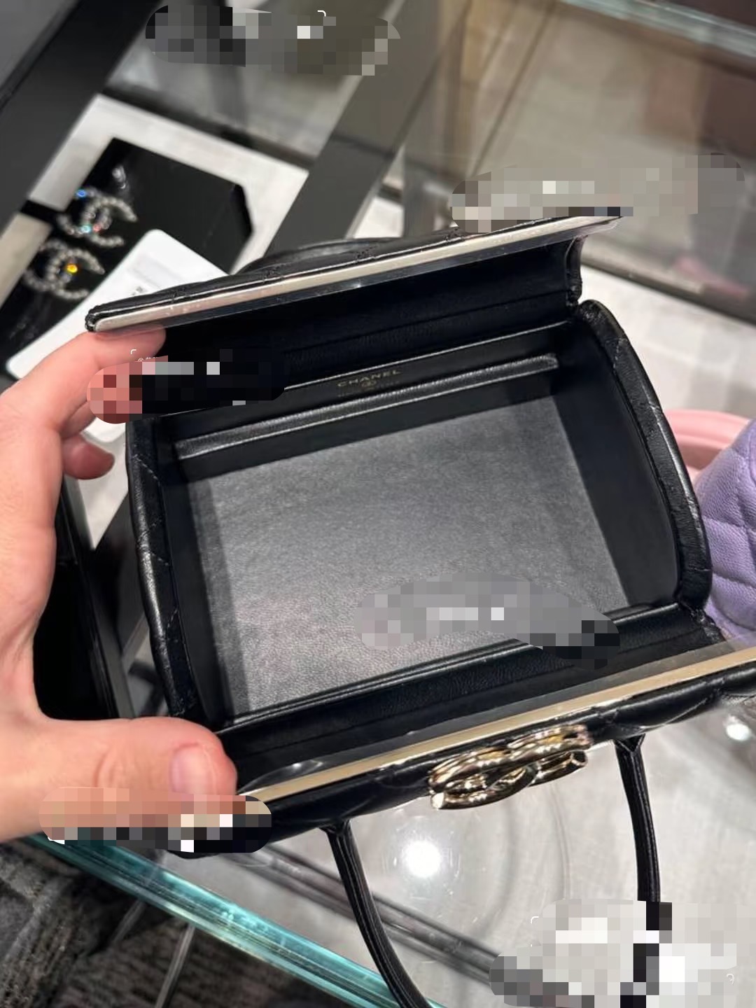 Chanel Basic Bag M-l-s