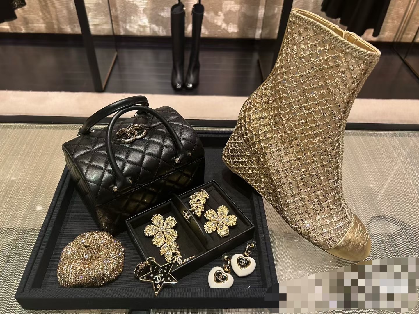 Chanel Basic Bag M-l-s