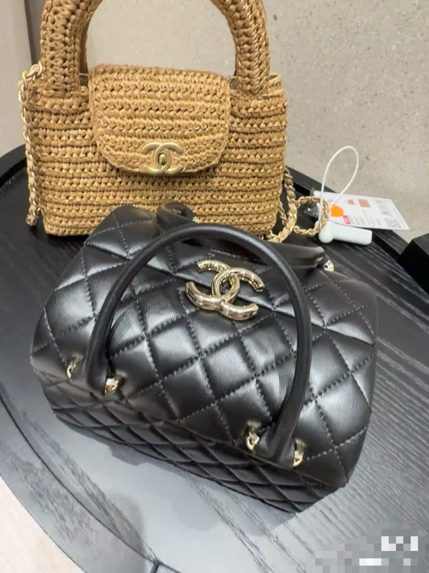 Chanel Basic Bag M-l-s