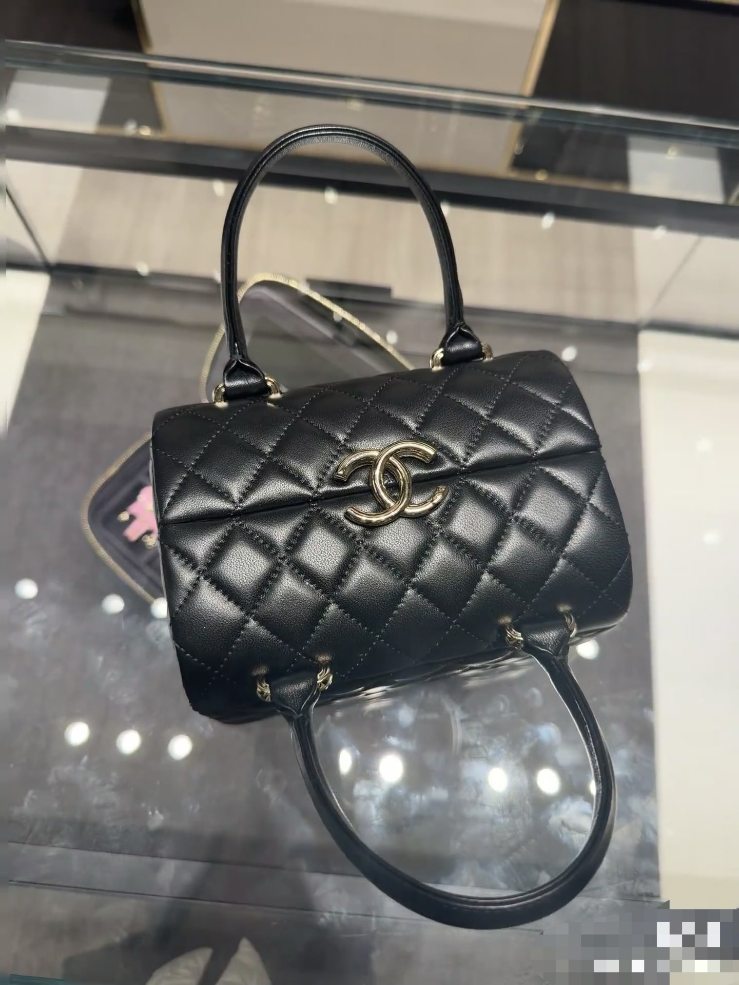Chanel Basic Bag M-l-s
