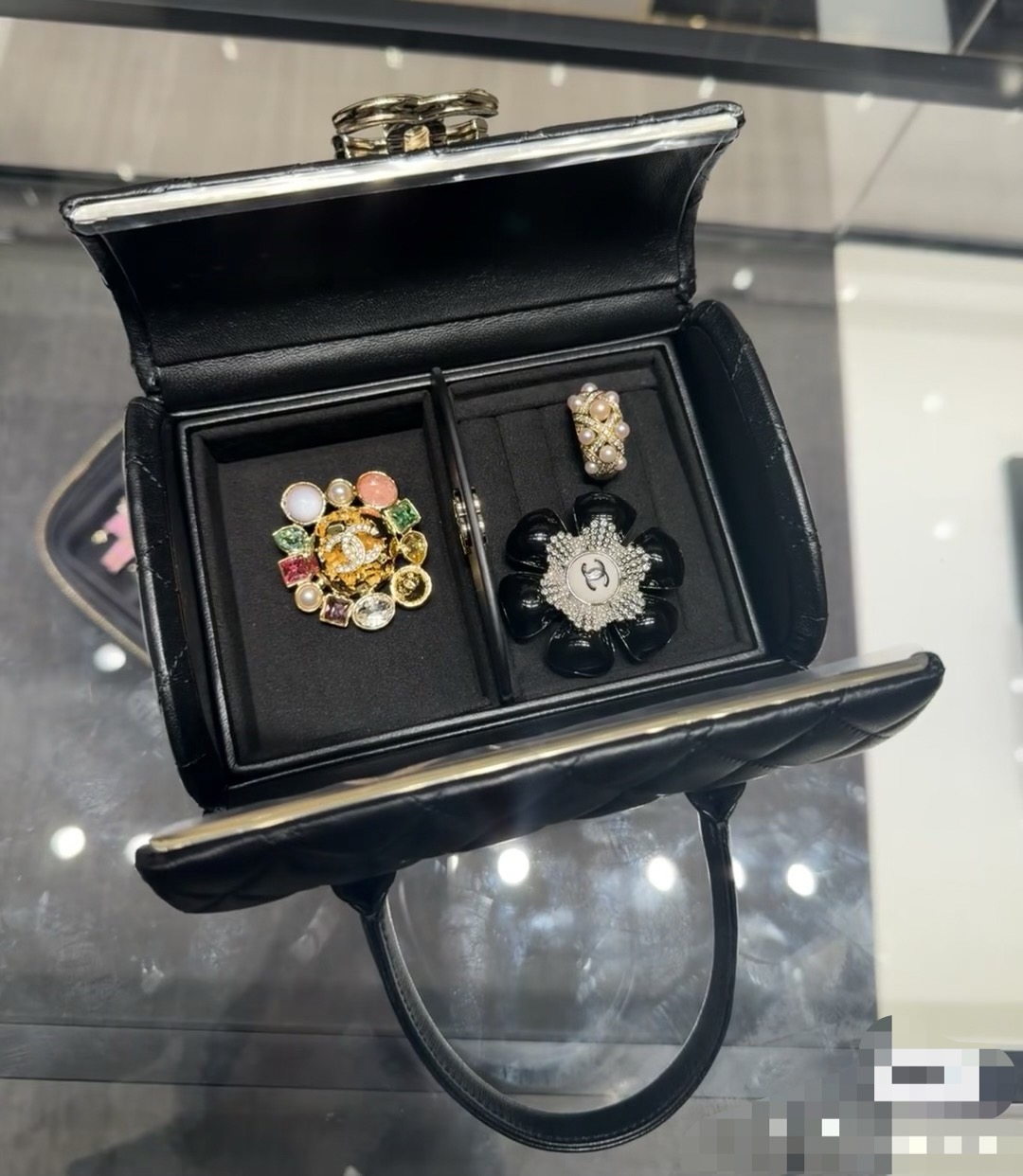 Chanel Basic Bag M-l-s