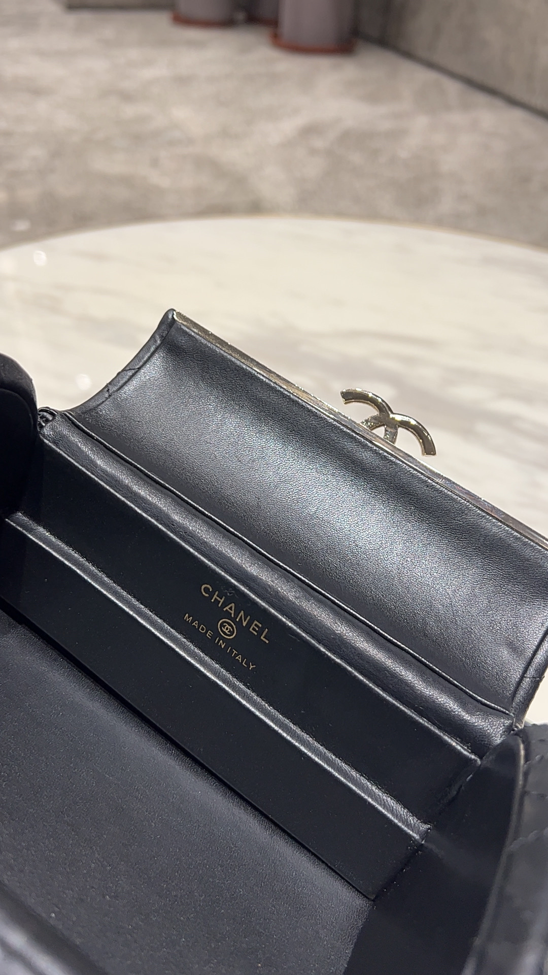 Chanel Basic Bag M-l-s