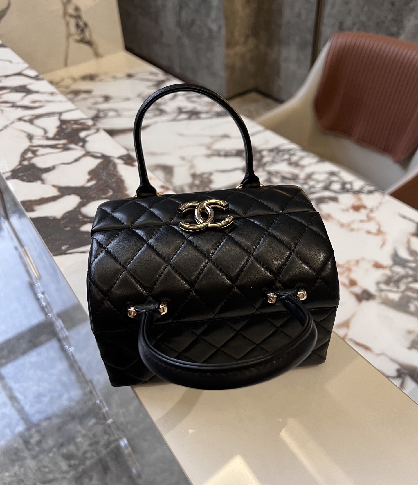 Chanel Basic Bag M-l-s