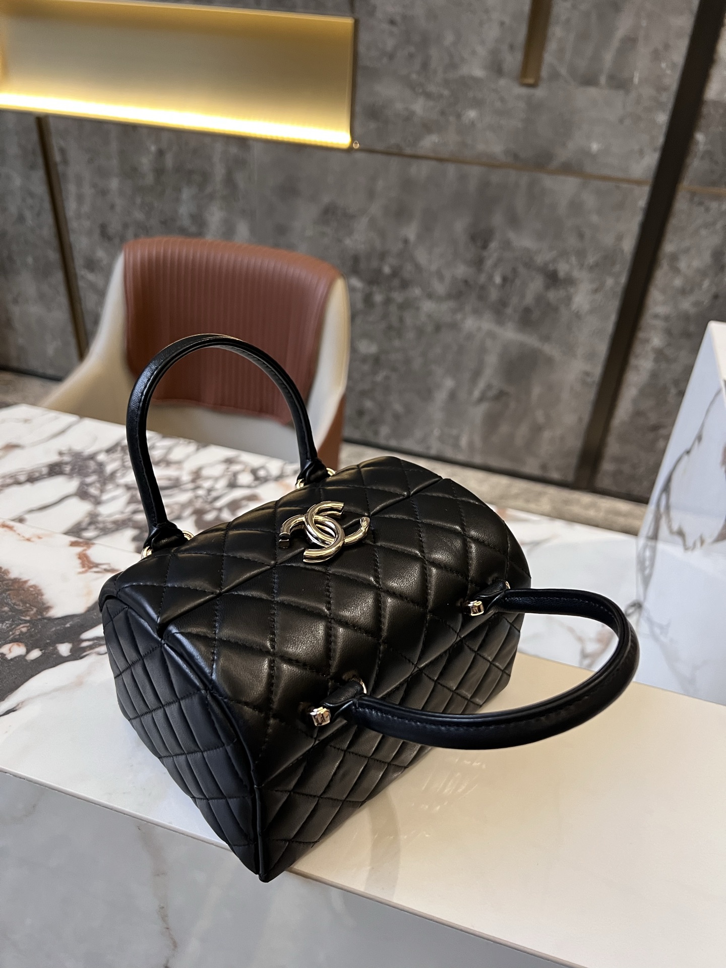 Chanel Basic Bag M-l-s