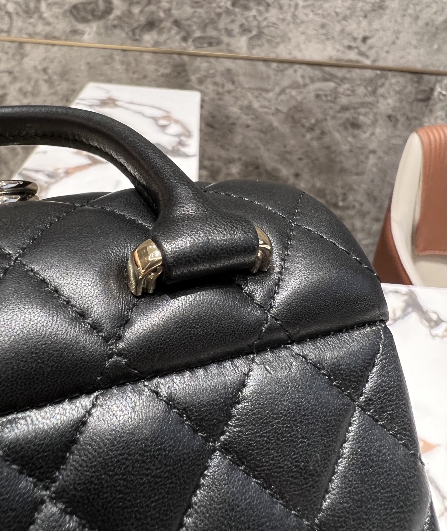 Chanel Basic Bag M-l-s