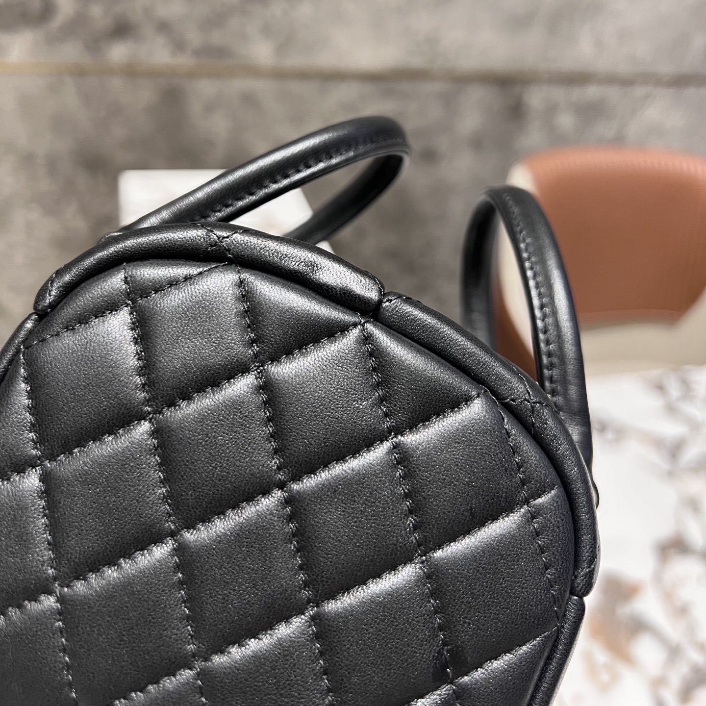 Chanel Basic Bag M-l-s